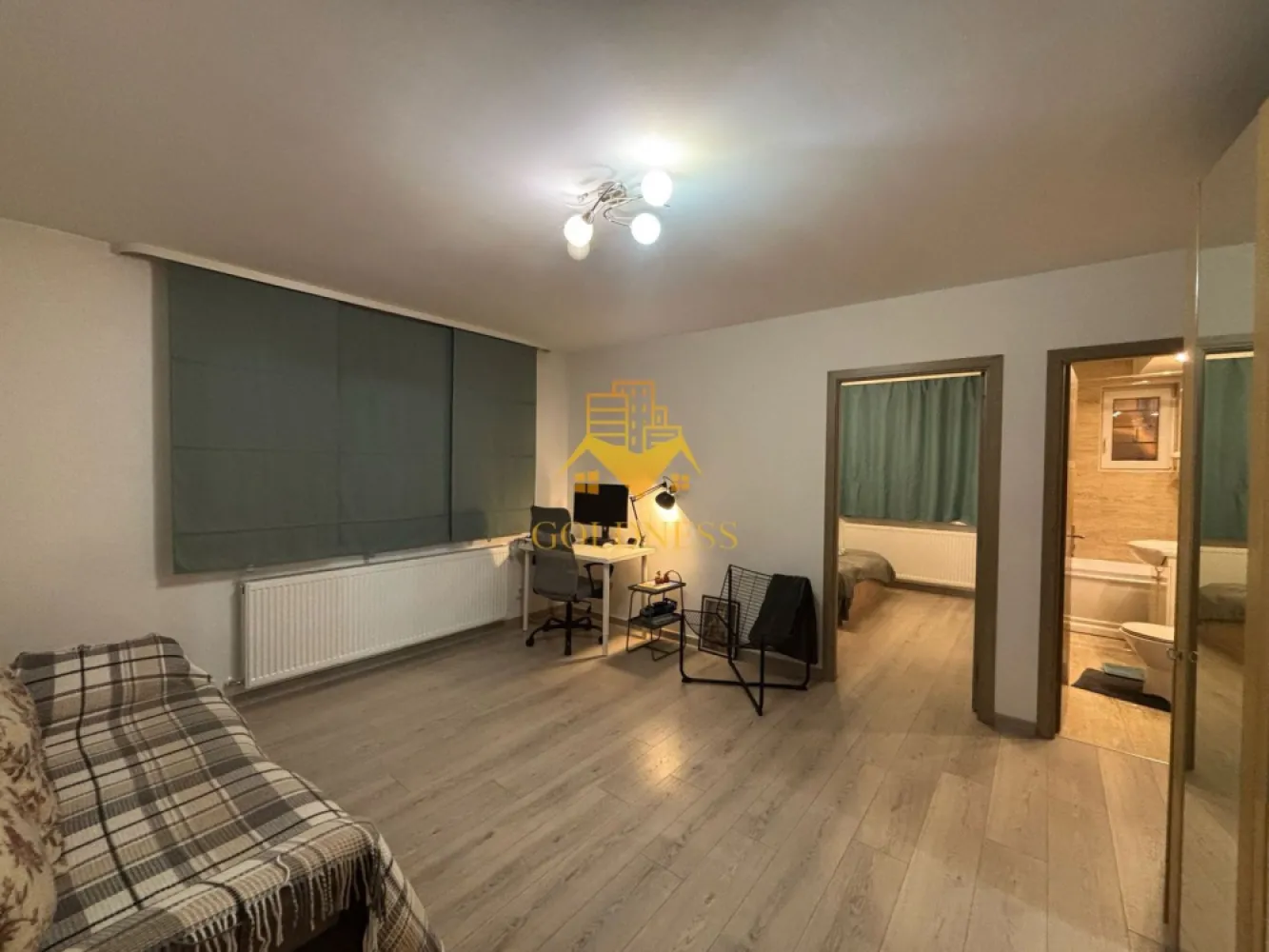 2 camere, modern, parcare, Horea, Crisana, Mihai Viteazu, Pet Friendly - GOLDNESS Imobiliare vă propune spre închiriere un apartament cu 2 camere complet mobilat și utilat, la parter într-un imobil de 4 etaje, în Zona Centrala. Dispune de loc de parcare! Se află în apropierea stațiilor de transport în comun, magazine, restaurante, spații verzi, farmacii, etc. Apartamentul este compartimentat astfel: - dormitor cu pat matrimonial, dressing, noptiere - living cu canapea extensibila, spatiu pentru depozitare - bucatarie complet mobilata, utilata, loc de luat masa - baie cu cada, calorifer port prosop și dulap pentru depozitare. Imobilul este dotat cu toate cele necesare- centrală proprie, frigider, aragaz, hotă, mașină de spălat haine, etc. Dacă sunteți interesați de acest apartament și doriți să îl vizionați, dar și pentru alte oferte nu ezitați să ne contactați telefonic sau prin e-mail. Vă stăm la dispoziție! Pentru intermediere se percepe un comision de 50% din prețul chiriei! }}