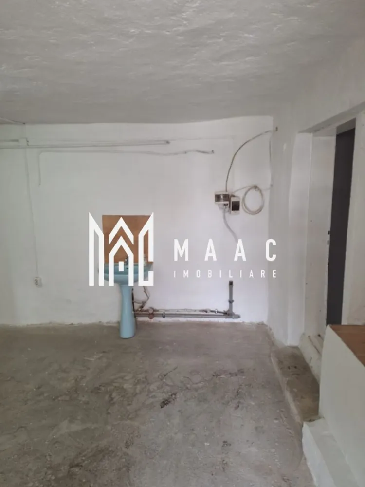 Spațiu de închiriat – 110 mp – Turnișor, Sibiu - MAAC Imobiliare va ofera spre inchiriere un spațiu cu suprafața utilă de 110 mp, situat în cartierul Turnișor din Sibiu, cu intrare separată din strada D.D. Roșca, ușor accesibil pentru activități comerciale sau de producție. Spațiul este recent renovat și este compartimentat în două încăperi spațioase, oferind flexibilitate pentru diferite tipuri de activități. Utilități disponibile: apă gaz curent electric posibilitate de încălzire și cu lemne Datorită compartimentării și accesului facil, spațiul se pretează pentru diverse activități logistice, depozitare, producție, atelier sau alte activități comerciale. În trecut, spațiul a funcționat ca atelier de tâmplărie, fiind potrivit pentru activități similare sau alte domenii care necesită spațiu de lucru generos. Avantaje: acces separat din stradă suprafață generoasă – 110 mp spațiu recent renovat utilități complete potrivit pentru mai multe tipuri de activități Condiții de închiriere: Se percepe o garanție în cuantumul unei chirii lunare. Pentru mai multe detalii și programarea unei vizionări, vă invităm să contactați Maac Imobiliare, specificând ID: CP2901998. }}