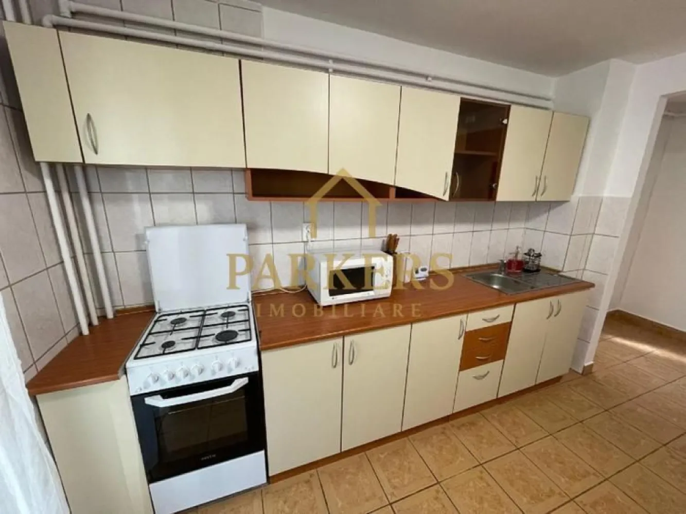 Apartament cu 2 dormitoare de vânzare, balcon închis, zona Mărăști
