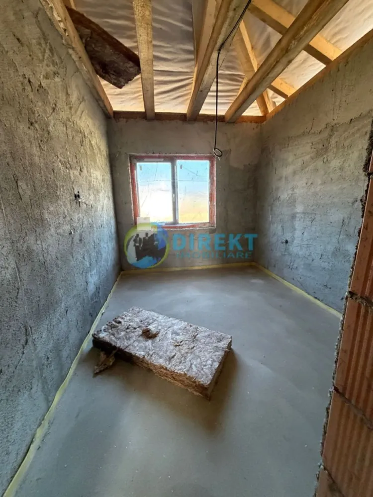 Casa noua , strada Sigmirului - Casă nouă de vânzare – Sigmir (Bistrița) Se oferă spre vânzare casă individuală situată în zona liniștită Sigmir, perfectă pentru o familie care își dorește confort, spațiu și intimitate. ✨ Casa se predă complet finisată „la cheie”, cu materiale de calitate și atenție la detalii. 📐 Compartimentare practică: suprafata construita 120 mp, utila 107 mp . • Living spațios cu bucătărie open-space • 3 dormitoare • 2 băi • Hol • Terasă 🏠 Detalii proprietate: • Construcție nouă • Suprafață utilă generoasă • Teren intravila 500 mp , curte proprie . • Zonă nouă de case, foarte liniștită. • Acces facil către oraș 🌳 Ideală pentru cei care doresc să locuiască într-o zonă aerisită, aproape de natură, dar la doar câteva minute de Bistrița. 📞 Pentru mai multe detalii sau programarea unei vizionări, nu ezitați să mă contactați. }}