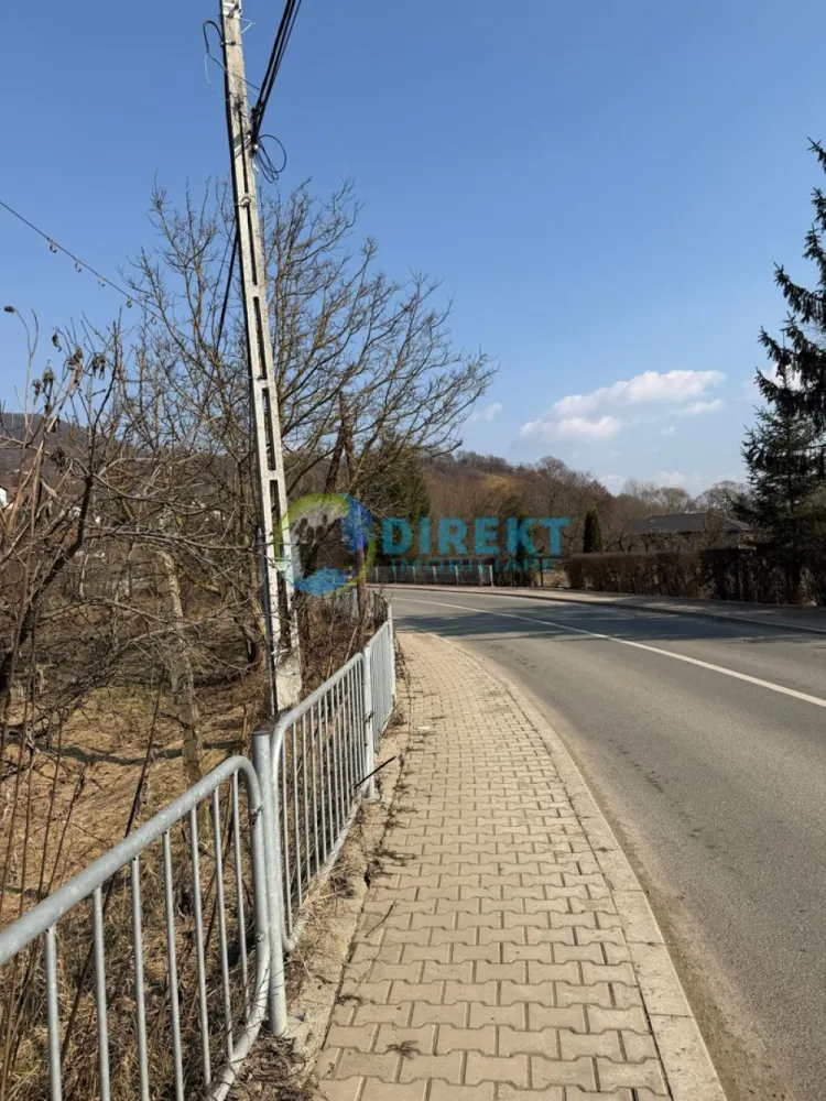 Teren intravilan ,situat pe Strada Ghinzii - Agentia Direkt Imobiliare propune spre vanzare teren intravilan ideal consructie casa . Terenul este pozitionat direct la strada Ghinzii cu o deschidere de 30 ml . Dispune de toate utiliatile la front . inclinatie -plat. I }}