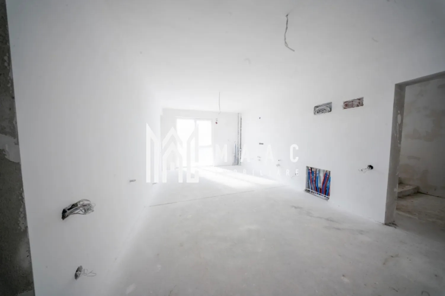 Oferta Apartamente „La Cheie” – vedere la Muntii Făgăraș - MAAC Imobiliare ofera apartamente „La Cheie” de vanzare Tip apartament Suprafață utilă Balcon/Logie Preț (TVA inclus) Opțiune rate la dezvoltator 2 camere 47 mp Logie 4 mp 103.000 EUR – 2 camere 55 mp Logie 4 mp 125.000 EUR – 3 camere, 2 băi 75 mp Balcon 8 mp 169.000 EUR Avans 33.000 EUR + rate de ~600 EUR/lună pe 30 ani 3 camere, 2 băi 80 mp Balcon 8 mp 180.000 EUR Avans 33.000 EUR + rate de ~650 EUR/lună pe 30 ani Alte detalii: Loc de parcare separat: 5.000 EUR Uși de la Porta Dors Predare: Iunie – Iulie Pentru mai multe detalii precizati telefonic ca ati vazut anuntul cu ID CP2955738 }}