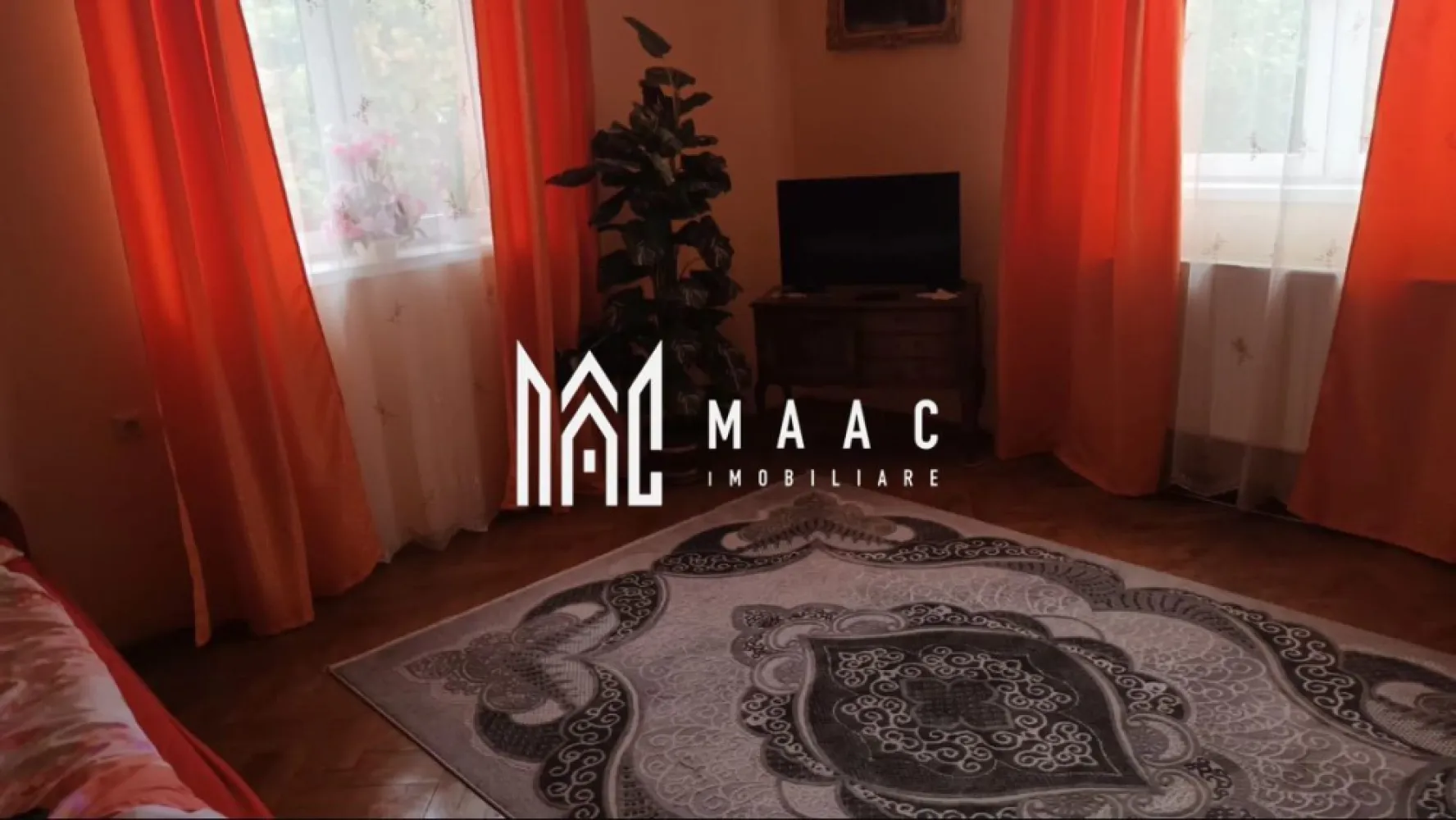 Casă de vânzare I 170 MPU I teren 1200 mp I zonă ultracentrală - Tălmaciu - MAAC Imobiliare va propune spre vanzare o casă spațioasă situată ultracentral în Tălmaciu, într-o zonă liniștită și bine poziționată, aproape de principalele puncte de interes ale orașului: centrul comercial, parc, liceu, biserică, centru medical și ștrand. Suprafața utilă a casei este de 170 mp, iar proprietatea beneficiază de un teren generos de 1200 mp, care oferă multiple posibilități de amenajare pentru grădină, livadă sau zonă de relaxare. Compartimentare: 4 camere decomandate bucătărie baie mare cu cadă 2 cămări pentru depozitare casa scării cu acces la pod mansardabil Podul este mansardabil, oferind posibilitatea extinderii spațiului locuibil. Utilități și dotări: apă curent electric gaz încălzire prin centrală termică proprie Dependințe: garaj spații suplimentare de depozitare Casa se vinde complet mobilată și utilată. Imobilul se află într-o stare foarte bună de întreținere și nu necesită reparații, doar eventuale modernizări după preferințele viitorilor proprietari. Proprietatea este ideală pentru o familie care își dorește spațiu generos, liniște și o poziționare centrală. Pentru mai multe detalii si programarea unei vizionari va rugam sa specificati ID: CP2811491. }}