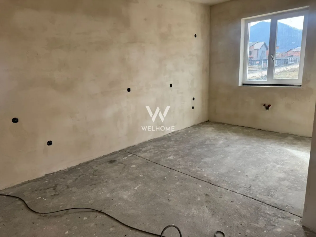 Casa individuala, teren 500mp, Cisnadie , SIbiu - COMSION 0% Casa individuala noua, pe un singur nivel, situată în Cisnădie, într-o zonă de case noi, ideală pentru familie și pentru cei care își doresc liniște și confort. Compartimentare: living cu bucătărie open-space, 3 dormitoare, dintre care unul matrimonial cu baie proprie, baie principală, cameră tehnică, hol, terasă cu acces din zona de zi. Suprafata utila: 135mp + pod pe toata suprafata casei Teren total: 500 mp Curte liberă: aprox. 350 mp – perfectă pentru zonă verde, loc de joacă sau relaxare Stadiu de predare: interior LA ALB: incazire in pardoseala, centrala, lavabila Exterior LA CHEIE: gard, poartă auto, acces pietonal si auto pavat, zona verde. Preț: 227.000 euro – TVA inclus Detalii si vizionari: 0752.088.381- Roxana }}