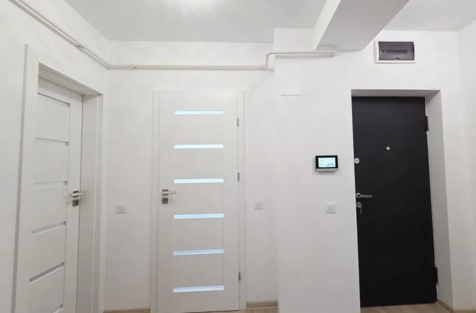 Apartament cu o camera, bloc nou - Prima inchiriere