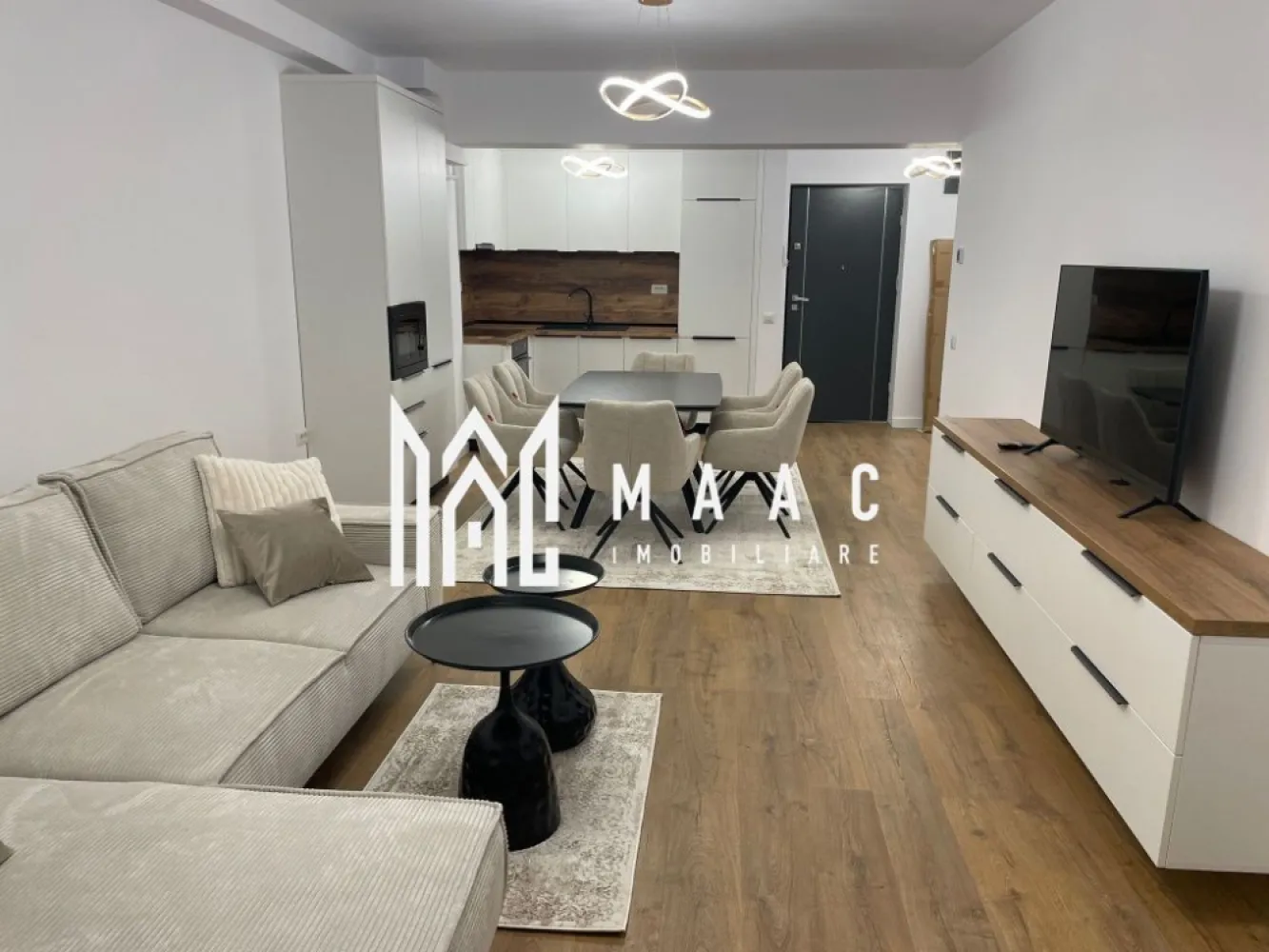Apartament 2 camere decomandat | Șelimbăr | prima închiriere - Apartament de închiriat cu 2 camere decomandat în Șelimbăr, în ansamblul Evolution Residence, cu 60 mp utili, balcon și loc de parcare privat, disponibil la prima închiriere.

Detalii proprietate:
• Suprafață utilă: 60 mp
• Suprafață construită: 72 mp
• Compartimentare: 1 dormitor, living, bucătărie open-space, baie și balcon
• Etaj 2 din 10
• Imobil finalizat în 2022
• Stare interioară bună
• Complet mobilat și utilat
• Mașină de spălat rufe și mașină de spălat vase
• Mobilier și electrocasnice noi
• Loc de parcare privat inclus

Apartamentul este situat în ansamblul rezidențial Evolution Residence, un complex nou, apreciat pentru confortul locuirii. Zona oferă acces facil către principalele puncte de interes ale orașului și un cadru rezidențial liniștit, aflat în continuă dezvoltare.

Cod anunț CP3199606. Contactați echipa MAAC Imobiliare pentru detalii suplimentare și pentru a programa o vizionare.