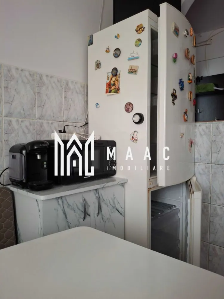 Apartament 2 camere de închiriat | Valea Aurie, Sibiu | 2 balcoane - Apartament cu 2 camere de închiriat în Valea Aurie, Sibiu, cu 60 mp utili, compartimentare decomandată și două balcoane, complet mobilat și utilat pentru mutare rapidă.

Detalii proprietate:
• Suprafață utilă de 60 mp și suprafață construită de 72 mp
• Compartimentare decomandată: living, dormitor, bucătărie, baie, cămară și spațiu pentru depozitare
• Etaj 4 din 8 într-un imobil finalizat, dotat cu lift
• Stare interioară bună, construcție din cărămidă, an construcție 1980
• Două balcoane, dintre care unul de serviciu
• Se închiriază complet mobilat și utilat
• Dotări menționate: centrală termică proprie, ferestre cu geam termopan, mașină de spălat rufe, frigider, aragaz cu cuptor, cuptor electric, televizor în dormitor, aspirator și aerotermă în baie

Zonă și acces:
Proprietatea este amplasată în cartierul Valea Aurie, cu acces facil către principalele artere ale orașului. În apropiere se află Grădina Zoologică, Muzeul ASTRA, magazine precum Lidl și Profi, precum și școală, grădiniță, parcuri, locuri de joacă și mijloace de transport.

Dacă îți dorești un apartament bine poziționat și pregătit pentru locuire, contactează echipa MAAC Imobiliare pentru o vizionare. Cod anunț CP3199659.