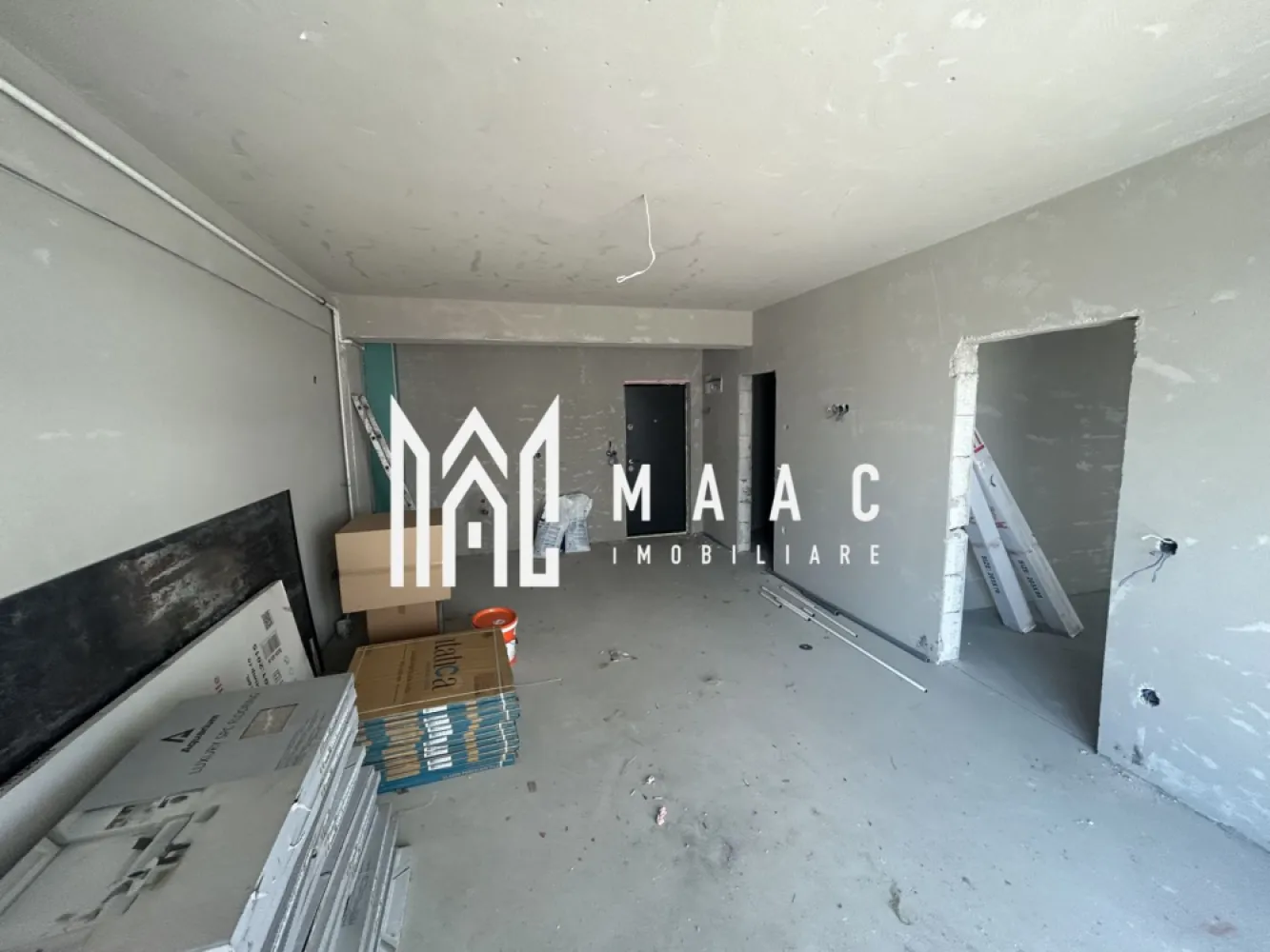 Apartament 2 camere semidecomandat | Șelimbăr | grădină 43 mp - Apartament cu 2 camere semidecomandat în Șelimbăr, situat la parterul unui imobil finalizat în 2025, cu 46,3 mp utili, grădină proprie de 43,40 mp și loc de parcare inclus.

Detalii proprietate:
• Suprafață utilă: 46,3 mp
• Suprafață construită: 55,56 mp
• Compartimentare: living cu bucătărie open-space, dormitor, baie
• Etaj: parter, într-un imobil cu regim redus de înălțime
• Stare de predare: semifinisat
• Include materialele necesare pentru finisarea la stadiul de „la cheie”
• Imobil finalizat în 2025
• Loc de parcare inclus
• Geamuri tripan pentru confort termic și fonic

Apartamentul este amplasat în Șelimbăr, într-o zonă liniștită, în dezvoltare, într-un imobil nou cu regim mic de înălțime. Grădina proprie adaugă un spațiu exterior util pentru relaxare și timp petrecut acasă.

Pentru mai multe detalii și programarea unei vizionări, contactați echipa MAAC Imobiliare și menționați Cod anunț CP3207444.