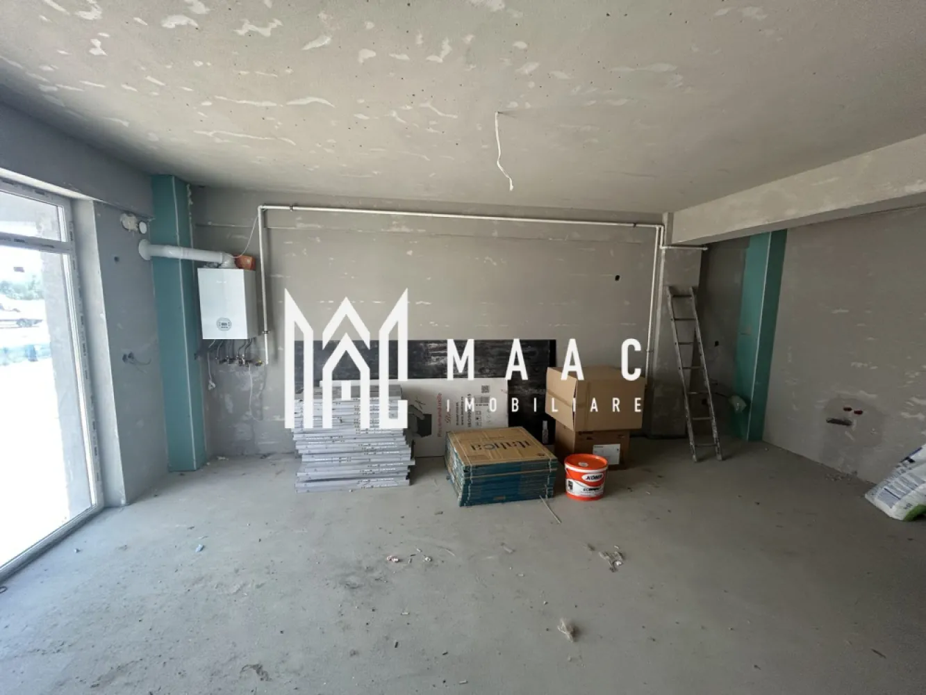 Apartament 2 camere semidecomandat | Șelimbăr | grădină 43 mp - Apartament cu 2 camere semidecomandat în Șelimbăr, situat la parterul unui imobil finalizat în 2025, cu 46,3 mp utili, grădină proprie de 43,40 mp și loc de parcare inclus.

Detalii proprietate:
• Suprafață utilă: 46,3 mp
• Suprafață construită: 55,56 mp
• Compartimentare: living cu bucătărie open-space, dormitor, baie
• Etaj: parter, într-un imobil cu regim redus de înălțime
• Stare de predare: semifinisat
• Include materialele necesare pentru finisarea la stadiul de „la cheie”
• Imobil finalizat în 2025
• Loc de parcare inclus
• Geamuri tripan pentru confort termic și fonic

Apartamentul este amplasat în Șelimbăr, într-o zonă liniștită, în dezvoltare, într-un imobil nou cu regim mic de înălțime. Grădina proprie adaugă un spațiu exterior util pentru relaxare și timp petrecut acasă.

Pentru mai multe detalii și programarea unei vizionări, contactați echipa MAAC Imobiliare și menționați Cod anunț CP3207444.