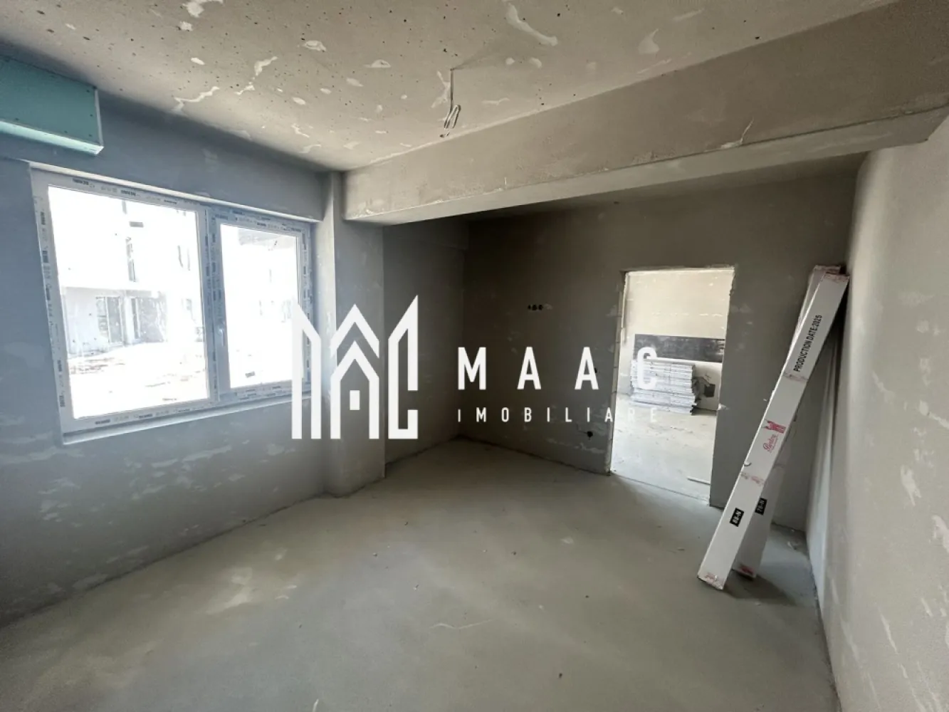 Apartament 2 camere semidecomandat | Șelimbăr | grădină 43 mp - Apartament cu 2 camere semidecomandat în Șelimbăr, situat la parterul unui imobil finalizat în 2025, cu 46,3 mp utili, grădină proprie de 43,40 mp și loc de parcare inclus.

Detalii proprietate:
• Suprafață utilă: 46,3 mp
• Suprafață construită: 55,56 mp
• Compartimentare: living cu bucătărie open-space, dormitor, baie
• Etaj: parter, într-un imobil cu regim redus de înălțime
• Stare de predare: semifinisat
• Include materialele necesare pentru finisarea la stadiul de „la cheie”
• Imobil finalizat în 2025
• Loc de parcare inclus
• Geamuri tripan pentru confort termic și fonic

Apartamentul este amplasat în Șelimbăr, într-o zonă liniștită, în dezvoltare, într-un imobil nou cu regim mic de înălțime. Grădina proprie adaugă un spațiu exterior util pentru relaxare și timp petrecut acasă.

Pentru mai multe detalii și programarea unei vizionări, contactați echipa MAAC Imobiliare și menționați Cod anunț CP3207444.