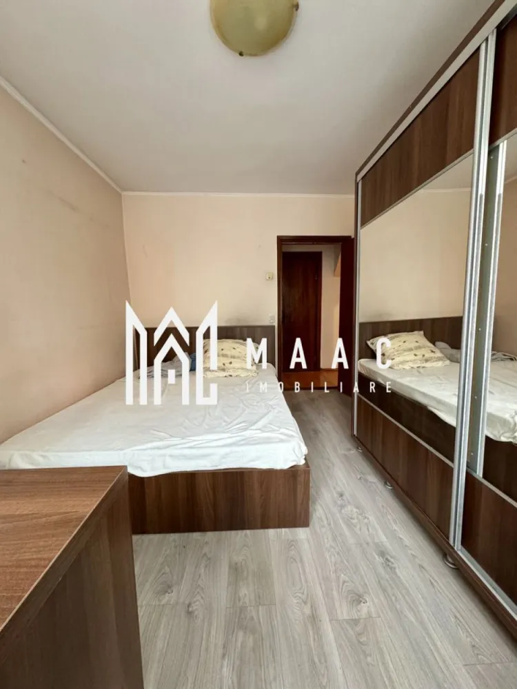 Apartament 2 camere decomandat | Ostroveni, Vâlcea | parter, mobilat - MAAC Imobiliare vă propune spre vânzare un apartament cu 2 camere decomandat, situat la parterul unui bloc cu 10 etaje din cartierul Ostroveni, Râmnicu Vâlcea. Cu o suprafață utilă de 49 mp și disponibil imediat, această proprietate reprezintă o alegere excelentă atât pentru locuit, cât și pentru investiție.

Caracteristici:
Suprafață utilă: 49 mp
Suprafață construită: 58 mp
Compartimentare decomandată
Parter din 10 etaje
Living
Dormitor
Bucătărie separată
Baie
Balcon
Orientare est
An construcție: 1978
Bloc cu structură din beton

Apartamentul se vinde complet mobilat și utilat, fiind disponibil imediat. Necesită îmbunătățiri, oferind viitorului proprietar posibilitatea de a-l amenaja după propriul gust și necesități.
Amplasarea este un real avantaj, având în apropiere școli, grădinițe, parc, magazine și mijloace de transport în comun, cu acces facil către toate punctele de interes ale orașului.
Poziționarea la parter îl recomandă atât pentru locuință, cât și pentru desfășurarea unor activități precum birou, cabinet sau salon, în funcție de destinația permisă.
Cod ofertă: CP3207449
Pentru mai multe informații și programarea unei vizionări, contactați echipa MAAC Imobiliare.
