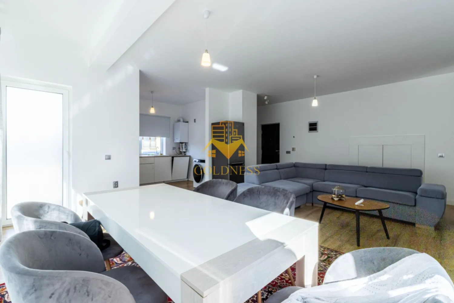 3 camere, gradina 180 mp, parcare,Manastur Zona Campului.,Pet Friendly - GOLDNESS Imobiliare vă propune spre închiriere un apartament cu 3 camere complet mobilat și utilat, la Parter într-un imobil de 2 etaje, în Cartierul Manastur.
Dispune de loc de parcare!
Se află în apropierea stațiilor de transport în comun, magazine, restaurante, spații verzi, farmacii, etc. 

Apartamentul este compartimentat astfel:
 - dormitor cu pat matrimonial, dressing, noptiere
 - dormitor cu pat matrimonial, dressing, noptiere
 - living cu bucatarie open space complet utilată și mobilată, canapea extensibilă, loc de servit masa 
 - baie cu cabina de dus, calorifer port prosop și dulap pentru depozitare.
 - baie de serviciu
 - terasa de 10 mp.
 - gradina 180 mp
 - debara de 30 mp

Imobilul este dotat cu toate cele necesare- centrală proprie, frigider, aragaz, hotă, mașină de spălat haine, masina de spalat vase, etc. 

Dacă sunteți interesați de acest apartament și doriți să îl vizionați, dar și pentru alte oferte nu ezitați să ne contactați telefonic sau prin e-mail. Vă stăm la dispoziție!
Pentru intermediere se percepe un comision de 50% din prețul chiriei!