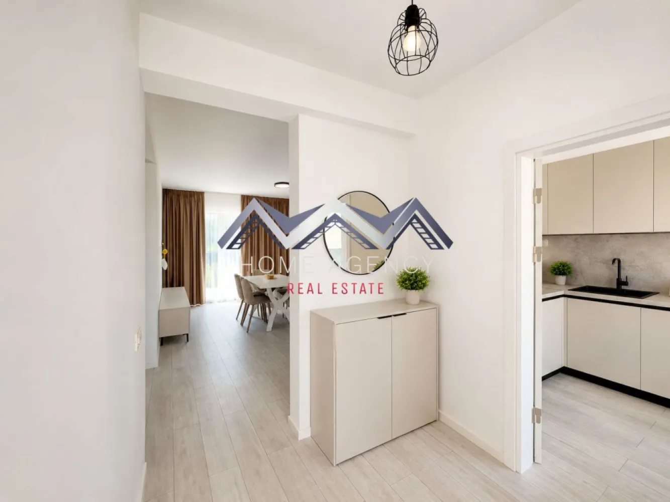 Casă pe parter | 300 mp curte | prima închiriere