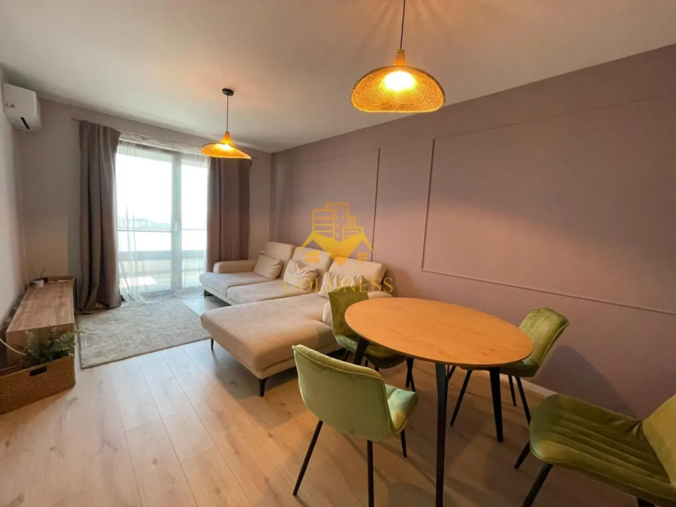 2 Camere de Lux, Park Lake, Parcare, Intre Lacuri, Iulius Mall, FSEGA - GOLDNESS Imobiliare vă propune spre închiriere un apartament cu 2 camere complet mobilat și utilat, la etajul 10 într-un imobil de 10 etaje, în cartierul Intre Lacuri. Apartamentul este compartimentat astfel: - dormitor cu pat matrimonial, dressing, noptiere - living cu canapea extensibila, spatii de depozitare, aer conditionat, TV - bucatarie complet dotata si echipata cu plita electrica, masina de spalat vase - baie cu caba de dus, calorifer port prosop inox și dulap pentru depozitare. - terasa de 11 mp. Imobilul este dotat cu toate cele necesare- centrală proprie, mașină de spălat haine, frigider, plită electrică, hotă, TV, etc. Se află în apropierea stațiilor de transport în comun, magazine, restaurante, spații verzi, farmacii, etc. Dispune de loc de parcare subteran! Dacă sunteți interesați de acest apartament și doriți să îl vizionați, dar și pentru alte oferte sau detalii nu ezitați să ne contactați telefonic sau prin e-mail - goldnessimobiliare@gmail.com. Vă stăm la dispoziție! }}