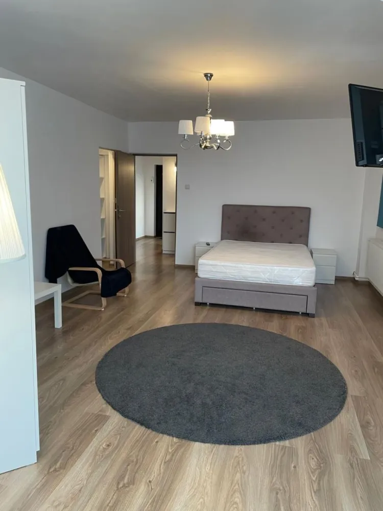 Apartament cu o camera, mobilat si utilat, sup 47 mp - Faleza Dunarii - Vă prezentăm spre inchiriere o proprietate imobiliară deosebită - un apartament cu o cameră situat într-o zonă privilegiată, pe Faleza Dunării. Cu o suprafață generoasă de 47 mp, acest apartament a fost complet renovat cu materiale de cea mai bună calitate, oferind un design modern și o atmosferă confortabilă. Locuința este mobilată și utilată cu gust și atenție la detalii, interiorul dispune de un dormitor spațios și luminos, o baie modernă cu finisaje elegante și accesorii noi și o bucătărie modernă și complet utilată. Apartamentul se află la etaj intermediar, intr-un imobil dat in folosinta in anul 1988. Amplasarea ideală a acestui apartament în zona Faleza Dunării permite accesul facil la diverse facilități urbane, precum restaurante, cafenele, magazine și multe altele. Pretul propus pentru inchiriere este de - 400 euro pentru contract de minim 12 lni sau mai mult. La semnarea contractului se va achita - chiria, o garantie returnabila echivalenta cu prima luna de chirie si comisionul agentiei. Relatii suplimentare la tel 0746252252 - Liliana Ene, consilier imobiliar Mag Invest }}