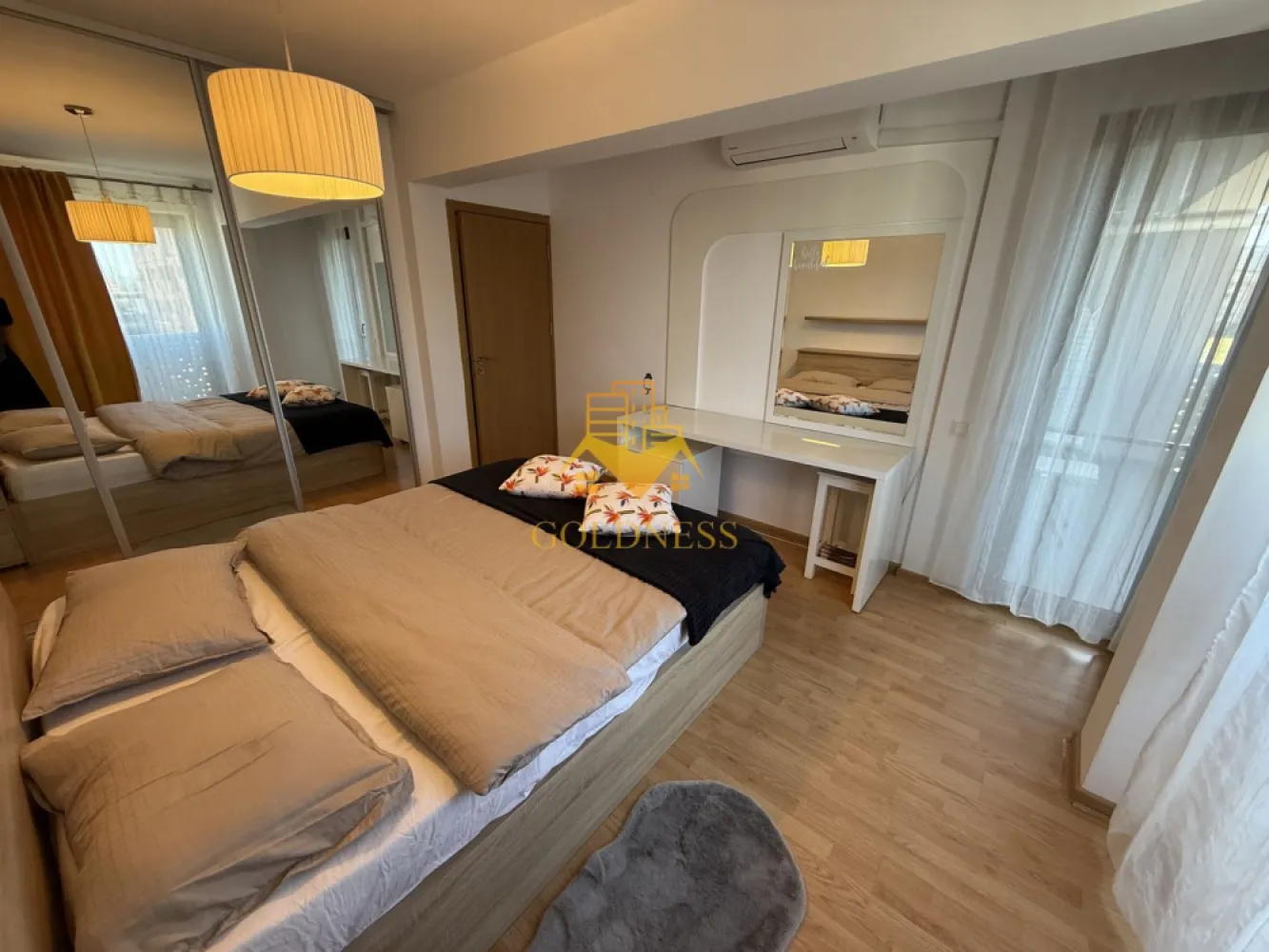 2 camere open space, parcare subterana, Calea Turzii, Leroy Merlin - GOLDNESS Imobiliare vă propune spre închiriere un apartament cu 2 camere complet mobilat și utilat, la etajul 3 într-un imobil de 7 etaje, în Cartierul Europa . Dispune de loc de parcare subterana! Se află în apropierea stațiilor de transport în comun, magazine, restaurante, spații verzi, farmacii, etc. Apartamentul este compartimentat astfel: - dormitor cu pat matrimonial, dressing, noptiere - living cu bucatarie open space complet utilată și mobilată, canapea extensibilă, loc de servit masa - baie cu cada calorifer port prosop și dulap pentru depozitare. - balcon de 3 mp. Imobilul este dotat cu toate cele necesare- centrală proprie, frigider, aragaz, hotă, mașină de spălat haine, etc. Dacă sunteți interesați de acest apartament și doriți să îl vizionați, dar și pentru alte oferte nu ezitați să ne contactați telefonic sau prin e-mail. Vă stăm la dispoziție! Pentru intermediere se percepe un comision de 50% din prețul chiriei! }}