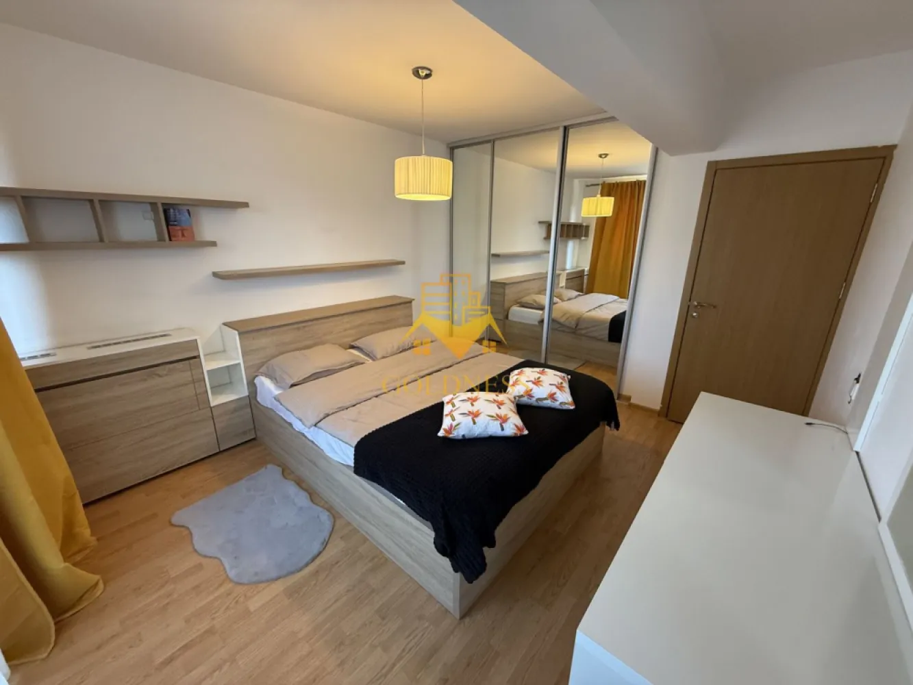 2 camere open space, parcare subterana, Calea Turzii, Leroy Merlin - GOLDNESS Imobiliare vă propune spre închiriere un apartament cu 2 camere complet mobilat și utilat, la etajul 3 într-un imobil de 7 etaje, în Cartierul Europa . Dispune de loc de parcare subterana! Se află în apropierea stațiilor de transport în comun, magazine, restaurante, spații verzi, farmacii, etc. Apartamentul este compartimentat astfel: - dormitor cu pat matrimonial, dressing, noptiere - living cu bucatarie open space complet utilată și mobilată, canapea extensibilă, loc de servit masa - baie cu cada calorifer port prosop și dulap pentru depozitare. - balcon de 3 mp. Imobilul este dotat cu toate cele necesare- centrală proprie, frigider, aragaz, hotă, mașină de spălat haine, etc. Dacă sunteți interesați de acest apartament și doriți să îl vizionați, dar și pentru alte oferte nu ezitați să ne contactați telefonic sau prin e-mail. Vă stăm la dispoziție! Pentru intermediere se percepe un comision de 50% din prețul chiriei! }}