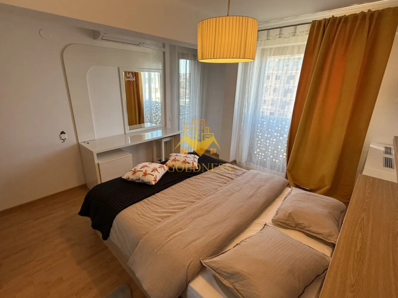 2 camere open space, parcare subterana, Calea Turzii, Leroy Merlin - GOLDNESS Imobiliare vă propune spre închiriere un apartament cu 2 camere complet mobilat și utilat, la etajul 3 într-un imobil de 7 etaje, în Cartierul Europa . Dispune de loc de parcare subterana! Se află în apropierea stațiilor de transport în comun, magazine, restaurante, spații verzi, farmacii, etc. Apartamentul este compartimentat astfel: - dormitor cu pat matrimonial, dressing, noptiere - living cu bucatarie open space complet utilată și mobilată, canapea extensibilă, loc de servit masa - baie cu cada calorifer port prosop și dulap pentru depozitare. - balcon de 3 mp. Imobilul este dotat cu toate cele necesare- centrală proprie, frigider, aragaz, hotă, mașină de spălat haine, etc. Dacă sunteți interesați de acest apartament și doriți să îl vizionați, dar și pentru alte oferte nu ezitați să ne contactați telefonic sau prin e-mail. Vă stăm la dispoziție! Pentru intermediere se percepe un comision de 50% din prețul chiriei! }}