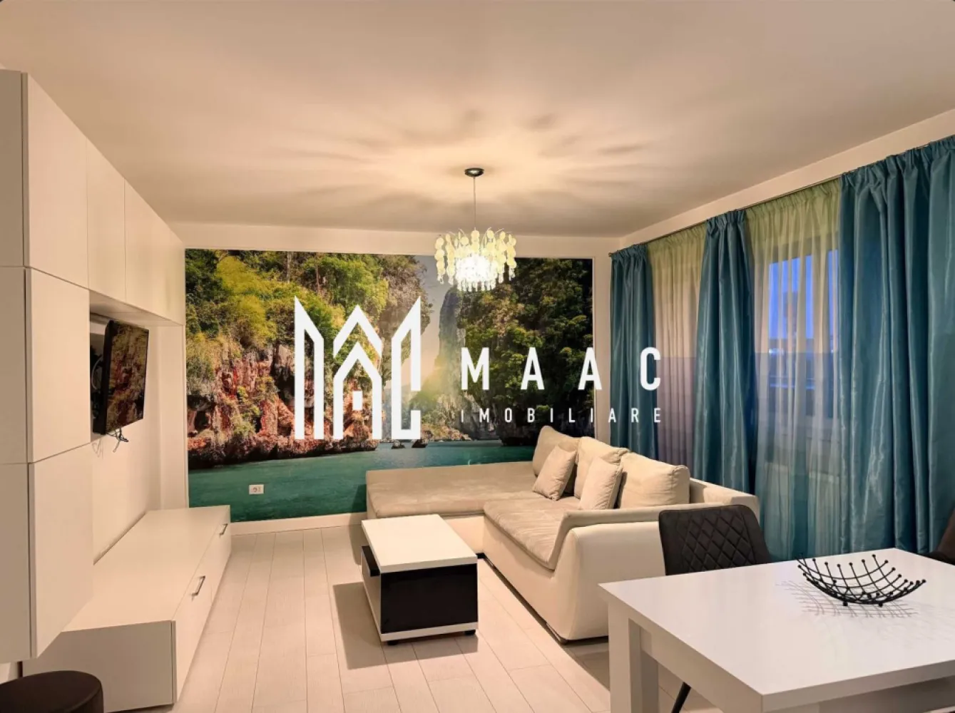 Apartament 2 camere | Modern | Balcon | Parcare | D. Stanca - MAAC Imobiliare vă propune spre închiriere un apartament cu 2 camere, situat la etajul 1 al unui imobil din zona Doamna Stanca, o locație apreciată pentru accesul facil către principalele puncte de interes din zonă și pentru proximitatea față de zone comerciale și mijloace de transport în comun. Proprietatea reprezintă o opțiune potrivită pentru persoanele care caută un apartament funcțional, bine poziționat și complet mobilat și utilat, pregătit pentru mutare imediată. Locuința este decomandată și beneficiază de o compartimentare eficientă, care oferă confort și spațiu bine organizat pentru activitățile zilnice. Interiorul este amenajat astfel încât fiecare încăpere să fie ușor accesibilă, iar zona de zi să fie luminoasă și practică. Compartimentarea apartamentului: -hol de acces cu dressing -bucătărie open-space cu livingul și acces pe balcon -dormitor matrimonial -baie cu geam de aerisire și cabină de duș Imobilul este amplasat într-o zonă cu acces rapid către centre comerciale și puncte de interes, printre care Kaufland, Shopping City și mai multe stații pentru transportul în comun, facilitând deplasarea rapidă către alte zone ale orașului. Dotări și beneficii: -apartament mobilat și utilat -loc de parcare aferent -loc de parcare pentru vizitatori -balcon -disponibilitate imediată Condiții de închiriere: -se percepe o garanție și un avans în cuantumul unei chirii lunare -nu se acceptă animale de companie -nu se acceptă fumători Pentru mai multe detalii, vă rugăm să specificați telefonic că ați văzut anunțul cu CP2958384. }}