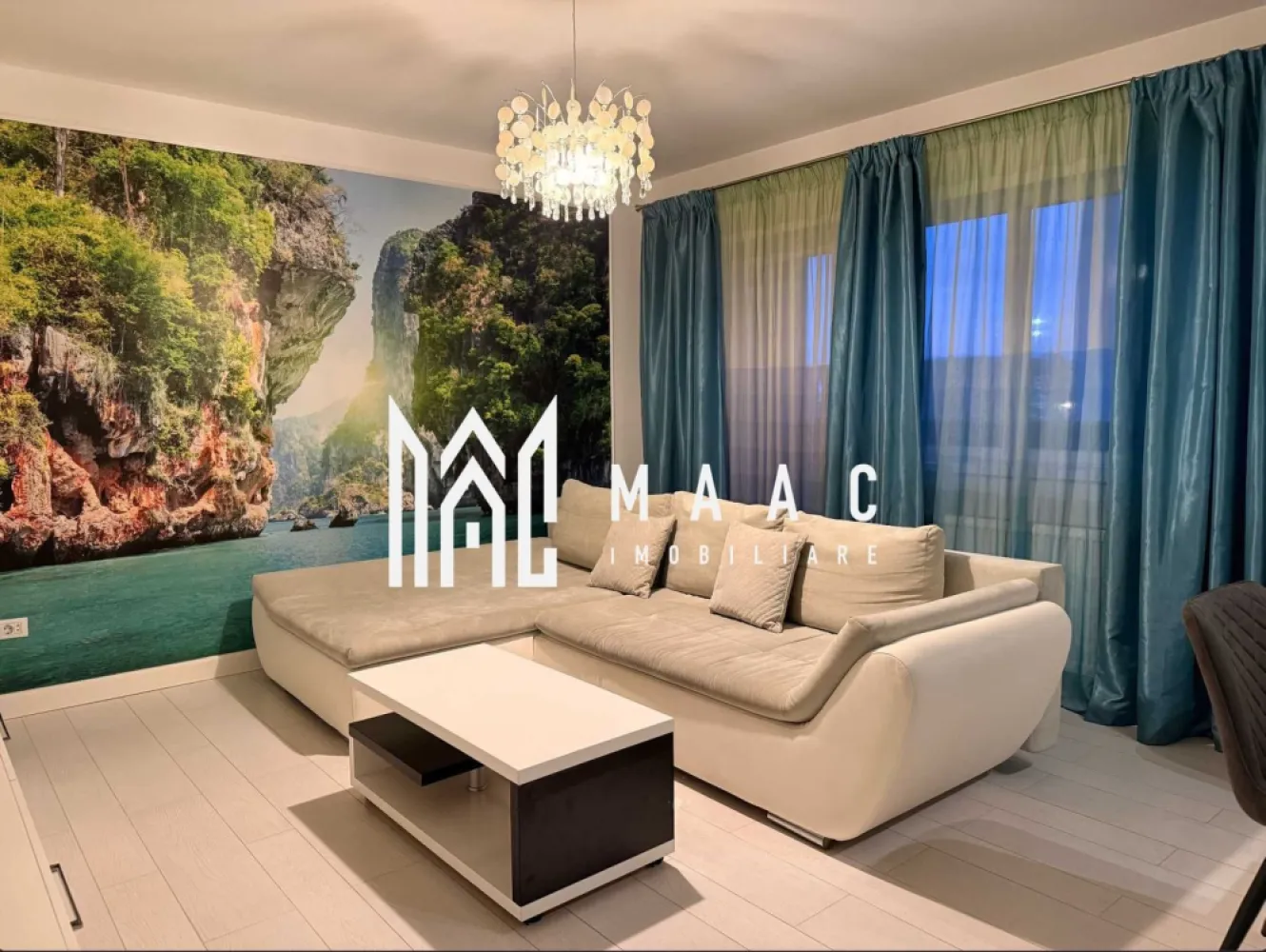 Apartament 2 camere | Modern | Balcon | Parcare | D. Stanca - MAAC Imobiliare vă propune spre închiriere un apartament cu 2 camere, situat la etajul 1 al unui imobil din zona Doamna Stanca, o locație apreciată pentru accesul facil către principalele puncte de interes din zonă și pentru proximitatea față de zone comerciale și mijloace de transport în comun. Proprietatea reprezintă o opțiune potrivită pentru persoanele care caută un apartament funcțional, bine poziționat și complet mobilat și utilat, pregătit pentru mutare imediată. Locuința este decomandată și beneficiază de o compartimentare eficientă, care oferă confort și spațiu bine organizat pentru activitățile zilnice. Interiorul este amenajat astfel încât fiecare încăpere să fie ușor accesibilă, iar zona de zi să fie luminoasă și practică. Compartimentarea apartamentului: -hol de acces cu dressing -bucătărie open-space cu livingul și acces pe balcon -dormitor matrimonial -baie cu geam de aerisire și cabină de duș Imobilul este amplasat într-o zonă cu acces rapid către centre comerciale și puncte de interes, printre care Kaufland, Shopping City și mai multe stații pentru transportul în comun, facilitând deplasarea rapidă către alte zone ale orașului. Dotări și beneficii: -apartament mobilat și utilat -loc de parcare aferent -loc de parcare pentru vizitatori -balcon -disponibilitate imediată Condiții de închiriere: -se percepe o garanție și un avans în cuantumul unei chirii lunare -nu se acceptă animale de companie -nu se acceptă fumători Pentru mai multe detalii, vă rugăm să specificați telefonic că ați văzut anunțul cu CP2958384. }}