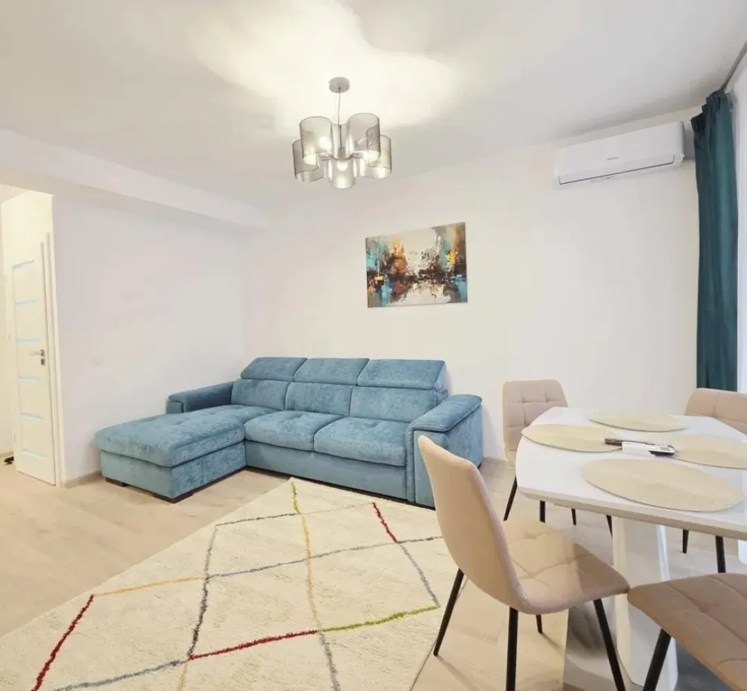 Apartament cu 2 camere mobilat si utilat, bloc nou - Prima inchiriere - Mag Invest va propune spre inchiriere un apartament modern cu 2 camere, situat in zona Micro 14, in apropiere de Centrul Medical Irina, intr-un bloc nou. Apartamentul are o suprafata de 60 mp si dispune de balcon si dressing, fiind foarte bine compartimentat si ideal pentru persoanele care isi doresc confort si un spatiu modern. Locuinta este finisata complet si se afla la prima inchiriere, totul fiind nou – de la finisaje pana la mobilier si electrocasnice. Dotari si finisaje: Centrala termica proprie Incalzire in pardoseala Aer conditionat Gresie, faianta si parchet de calitate Tamplarie PVC cu geam termopan tripan Usi interioare MDF Tavane extensibile Izolatie termica exterioara Suprafete vitrate generoase pentru lumina naturala Apartamentul se inchiriaza mobilat si utilat complet, in stil modern, exact ca in fotografii. Imobilul este situat la etajul 2 din 3, intr-un bloc bine pozitionat, aproape de mijloace de transport, magazine si alte facilitati. Apartamentul este liber si disponibil imediat, iar proprietarul prefera inchirierea pe perioada lunga. Nu se accepta chiriasi cu animale de companie. Pret chirie: 600 euro/luna Garantie: 600 euro La semnarea contractului se solicita chiria pentru luna in curs, garantia si comisionul de intermediere al agentiei. Pentru detalii si programari la vizionare: Liliana Ene – Mag Invest Telefon: 0746 252 252 }}