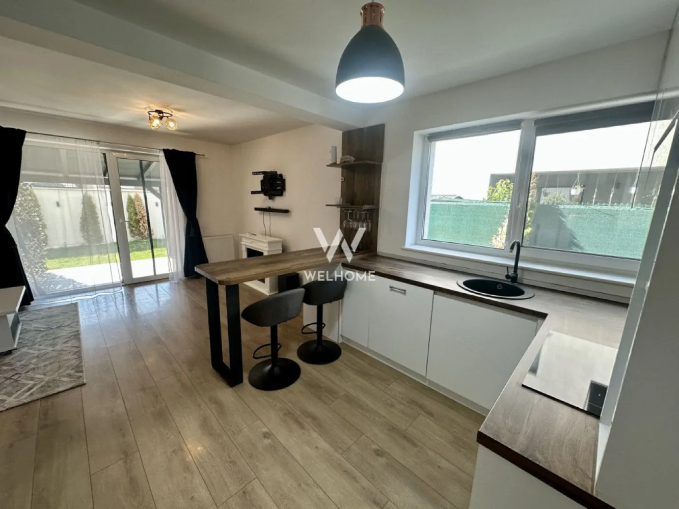 Casa la cheie, curte individuala, jaluzele electrice, aer conditionat
