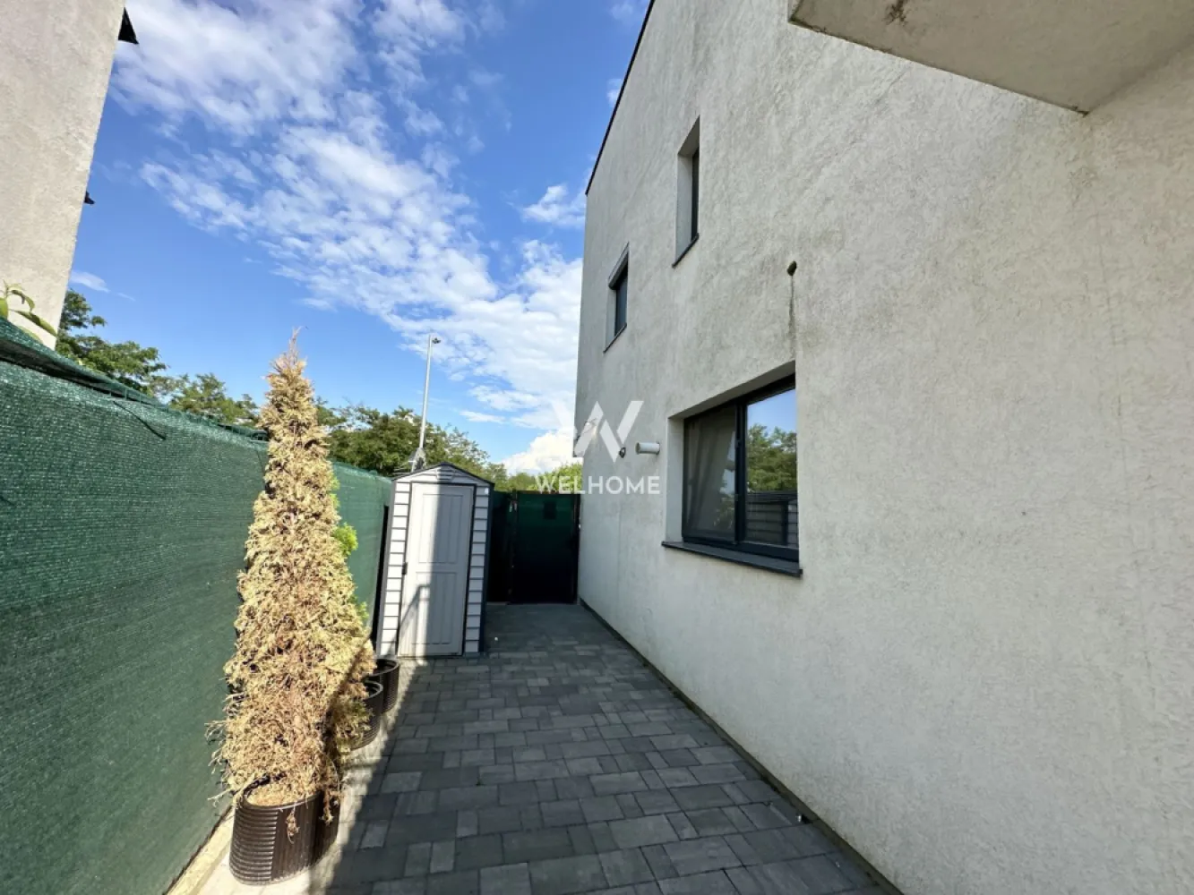 Casa la cheie, curte individuala, jaluzele electrice, aer conditionat