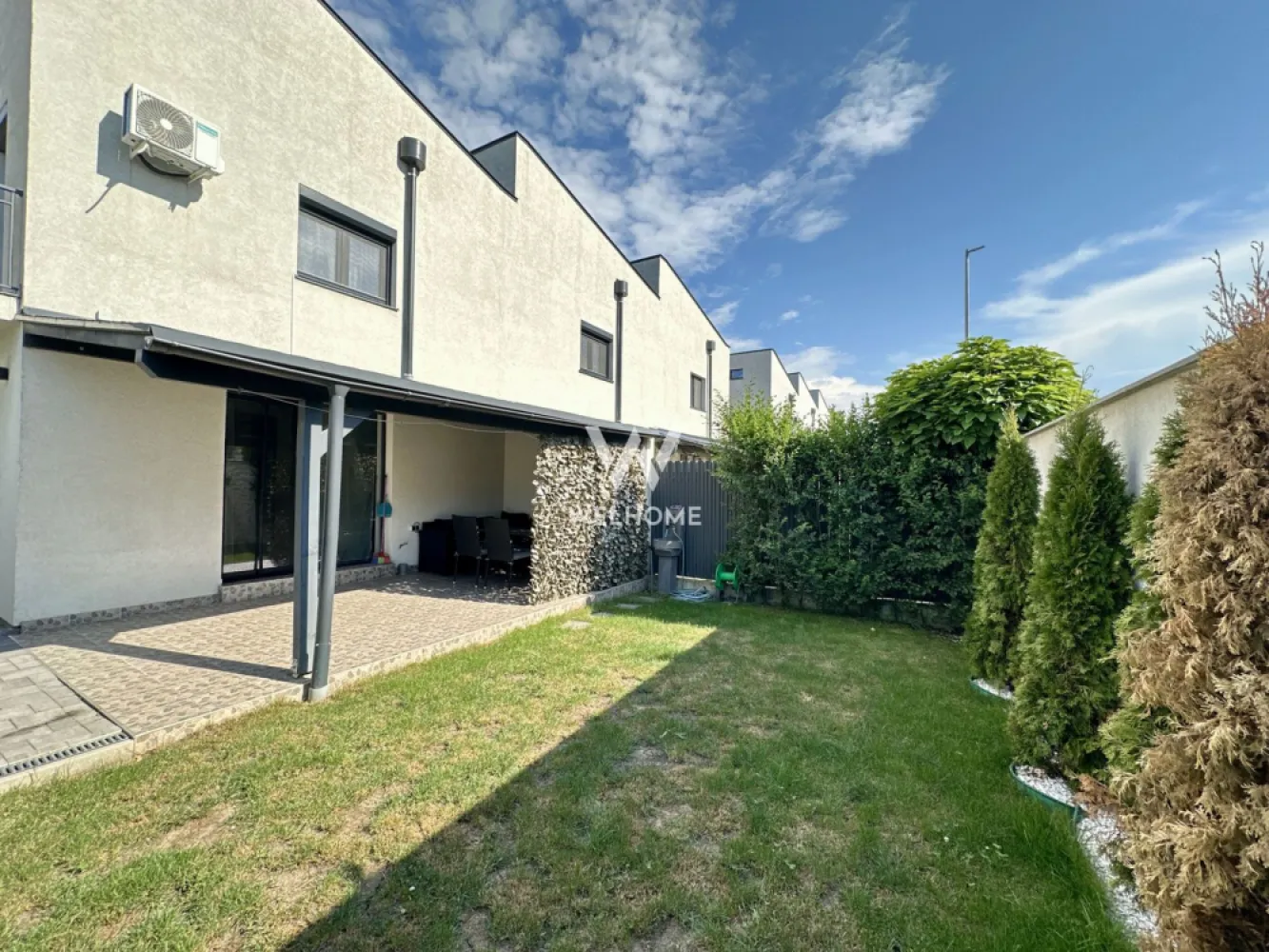 Casa la cheie, curte individuala, jaluzele electrice, aer conditionat