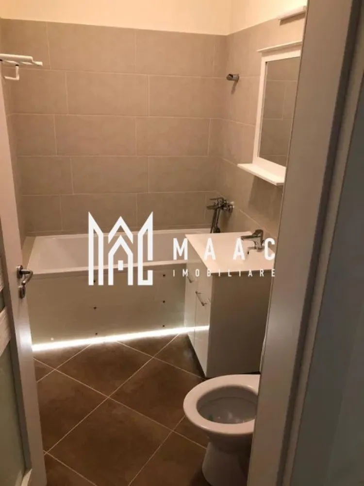 Apartament 2 Camere | 45 Mp | Zona Deventer - MAAC Imobiliare vă propune spre vânzare un apartament modern cu 2 camere, situat într-o zonă liniștită și bine conectată! Acest apartament de 45 mp oferă un spațiu primitor și eficient compartimentat, perfect pentru confortul zilnic. Situat la etajul 1, beneficiază de luminozitate naturală pe tot parcursul zilei. Finisajele sunt de înaltă calitate, iar fiecare detaliu este gândit pentru a oferi un stil de viață modern și relaxant. Livingul are un design contemporan, ideal pentru momentele de relaxare. Bucătăria este complet utilată și pregătită pentru gătit în cele mai bune condiții. Localizare: Apartamentul se află într-o zonă excelentă, aproape de Parcul Țiglari, dar și de importante instituții de învățământ – licee, școli și facultăți. Accesul la transportul public este facil, cu stații de autobuz în imediata apropiere. De asemenea, zona oferă magazine, farmacii și servicii medicale, toate la câțiva pași distanță. Nu rata ocazia de a descoperi acest apartament deosebit! Programează o vizionare și transformă-l în noul tău cămin! Pentru mai multe detalii, vă rugăm să specificați ID-ul anunțului:CP2798036 }}