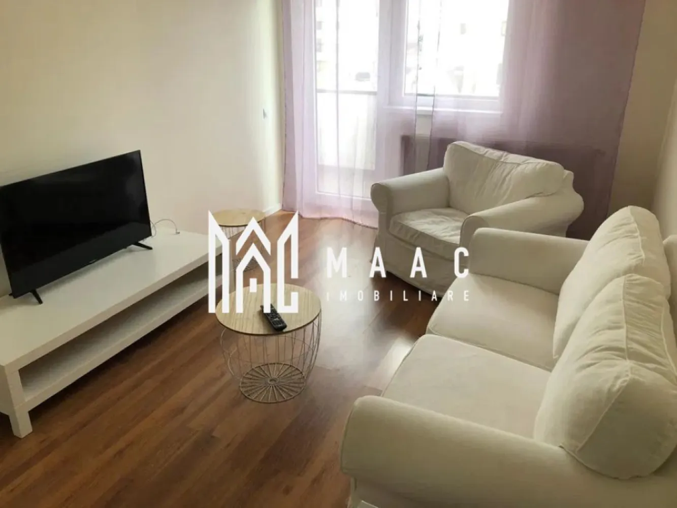 Apartament 2 Camere | 45 Mp | Zona Deventer - MAAC Imobiliare vă propune spre vânzare un apartament modern cu 2 camere, situat într-o zonă liniștită și bine conectată! Acest apartament de 45 mp oferă un spațiu primitor și eficient compartimentat, perfect pentru confortul zilnic. Situat la etajul 1, beneficiază de luminozitate naturală pe tot parcursul zilei. Finisajele sunt de înaltă calitate, iar fiecare detaliu este gândit pentru a oferi un stil de viață modern și relaxant. Livingul are un design contemporan, ideal pentru momentele de relaxare. Bucătăria este complet utilată și pregătită pentru gătit în cele mai bune condiții. Localizare: Apartamentul se află într-o zonă excelentă, aproape de Parcul Țiglari, dar și de importante instituții de învățământ – licee, școli și facultăți. Accesul la transportul public este facil, cu stații de autobuz în imediata apropiere. De asemenea, zona oferă magazine, farmacii și servicii medicale, toate la câțiva pași distanță. Nu rata ocazia de a descoperi acest apartament deosebit! Programează o vizionare și transformă-l în noul tău cămin! Pentru mai multe detalii, vă rugăm să specificați ID-ul anunțului:CP2798036 }}