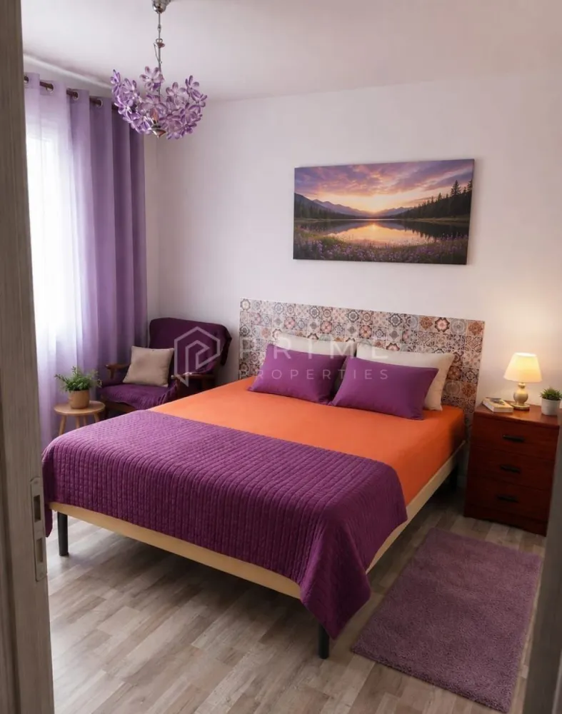 Apartament 2 camere de vânzare – Târgu Mureș, Str. Rodniciei - Vă propunem spre vânzare un apartament cu 2 camere, situat pe strada Rodniciei, într-o zonă liniștită și extrem de căutată din Târgu Mureș. Poziționat la etajul 3, apartamentul oferă un potențial extraordinar pentru a fi transformat în locuința ideală, beneficiind deja de îmbunătățiri esențiale.

Detalii tehnice și compartimentare:

Suprafață: Compartimentare practică și luminoasă, formată din living spațios, dormitor, bucătărie, baie, hol și cămară.

Spațiu exterior: Balcon inclus, perfect pentru relaxare.

Îmbunătățiri recente: Apartamentul dispune de geamuri termopan noi și uși interioare recent înlocuite.

De ce să alegeți această proprietate?

Localizare strategică: Situat la doar 2 minute de mers pe jos de Școala Gimnazială "Tudor Vladimirescu". Proximitatea față de școli, magazine și mijloace de transport îl face ideal pentru o familie sau ca investiție pentru închiriere.

Potențial de personalizare: Locuința este ideală pentru renovare, oferind noului proprietar libertatea deplină de a o amenaja după propriile preferințe și stil, fără a fi condiționat de investițiile anterioare ale altora.

Ambient: O zonă aerisită și liniștită, care asigură confortul necesar unui stil de viață modern.

Promisiunea Prime Properties
La Prime Properties, fiecare tranzacție înseamnă mai mult decât o simplă achiziție – este un proces complet, în care colaborăm cu cei mai buni profesioniști: notari, avocați, evaluatori, specialiști în certificate energetice și consultanți de credite imobiliare. Astfel, atunci când alegi o proprietate prin noi, primești la pachet siguranță, transparență și servicii impecabile pe tot parcursul drumului tău către casa ideală.