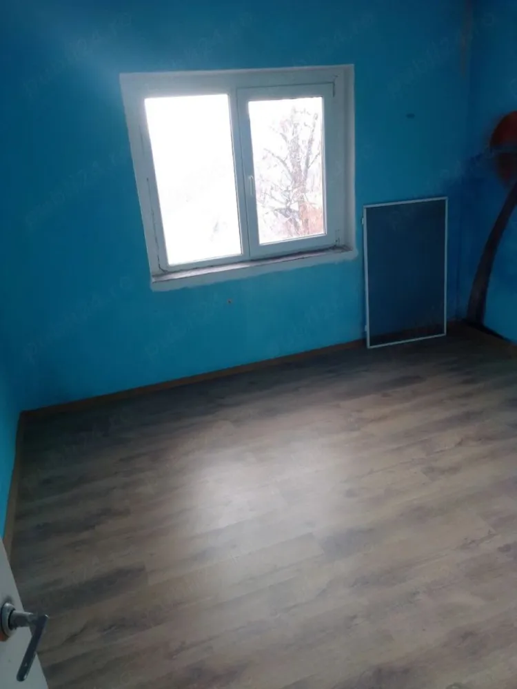 De inchiriat doua camere siderurgistilor vest, nemobilat, 200 euro - Se ofera spre închiriere apartament cu 2 camere, situat în cartierul Siderurgiștilor Vest, la etajul 3. Apartamentul este nemobilat, fiind potrivit pentru persoanele care doresc să îl amenajeze după propriile preferințe. Este un apartament spatios de 52 mp.
Preț: 200 €/lună negociabil.
Garantie returnabila 200 euro.
Se percepe comision de tranzactionare de 70% dintr-o chirie.
Se închiriază pe termen lung.
Pentru mai multe informații sau pentru programarea unei vizionări, vă rog să mă contactați 0741.030.291, Marilena, Agentia Mag Invest.