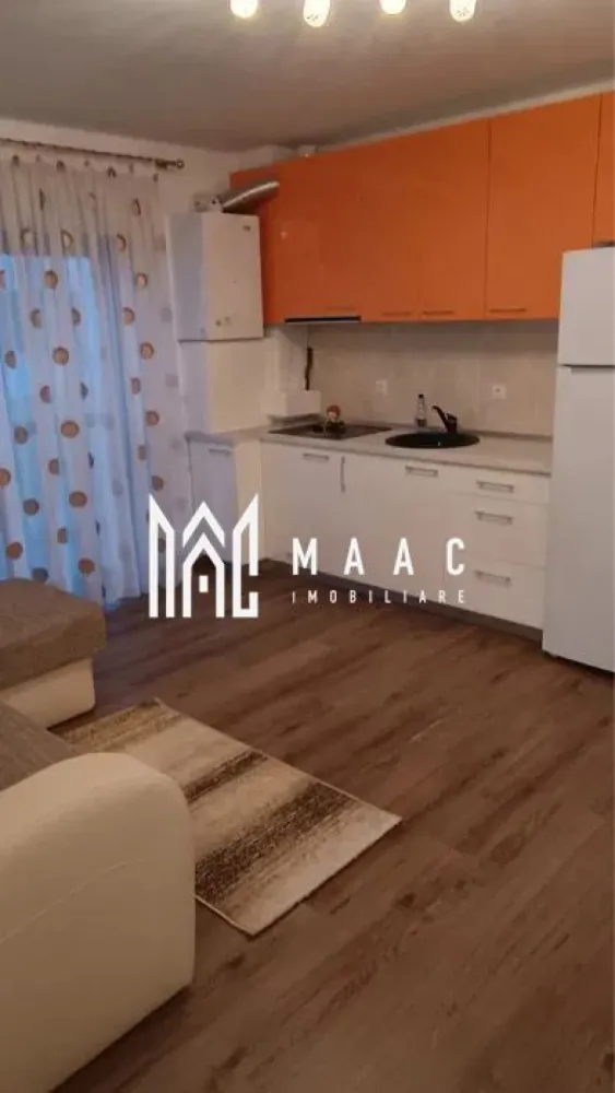 Apartament 2 camere | Etaj 2 | Balcon | Doamna Stanca - MAAC Imobiliare vă prezintă un apartament cu 2 camere, situat la etajul 2 al unui imobil din zona Doamna Stanca. Caracteristici: Apartament semidecomandat. Suprafață utilă de 33 mp. Etaj 2 din 6, bloc dotat cu lift. Balcon de 4,4 mp. Loc de parcare inclus, menționat în contractul de vânzare-cumpărare. Compartimentare: Living cu bucătărie open space. Dormitor separat. Baie dotată cu cabină de duș și geam pentru aerisire naturală. Balcon. Dotări și finisaje: Bucătărie complet utilată. Podea din lemn în zona de zi și în dormitor. Pereți în nuanțe deschise, care oferă un ambient luminos și primitor. Avantaje locație: Zonă liniștită, cu acces rapid către parcuri, școli, magazine și centre comerciale. Apropiere de săli de sport și mijloace de transport în comun. Pentru mai multe detalii, precizati telefonic ca ati vizionat anuntul cu ID: CP2940406 }}