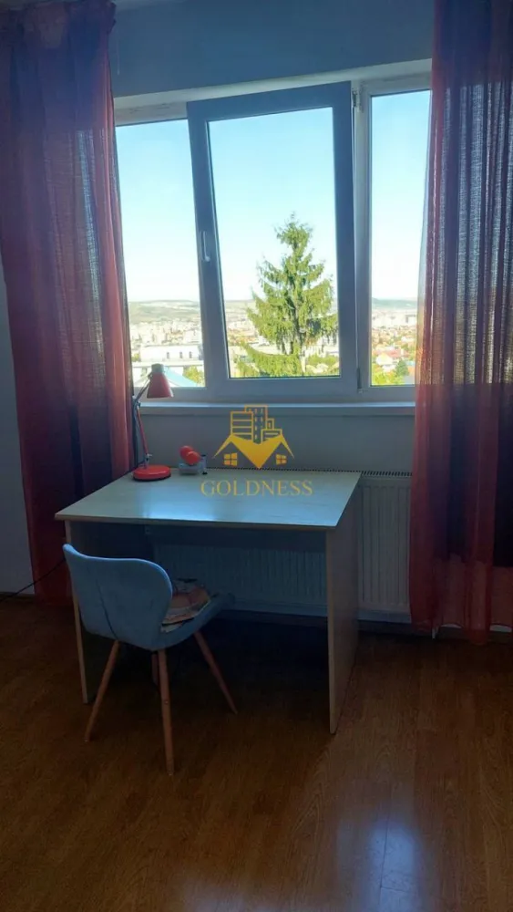 1 camera, modern, Observatorului, Zona Calea Turzii, Cartierul Zorilor - GOLDNESS Imobiliare vă propune spre închiriere un apartament cu 1 camer1 complet mobilat și utilat, la etajul 2 într-un imobil de 5 etaje, în cartierul Zorilor, aproape de Sigma Shopping Center. 

Apartamentul este compartimentat astfel:
 - dormitor cu pat matrimonial, dressing, noptiere, birou

 - bucatarie complet utilată, loc de servit masa 

 - baie cu dus, calorifer port prosop inox și dulap pentru depozitare.

 - balcon de 4 mp.

Imobilul este dotat cu toate cele necesare- centrală proprie, mașină de spălat haine, frigider, aragaz, etc. 

Se află în apropierea stațiilor de transport în comun, magazine, restaurante, spații verzi, farmacii, etc. 

Posibilitate de parcare la liber!

Dacă sunteți interesați de acest apartament și doriți să îl vizionați, dar și pentru alte oferte sau detalii nu ezitați să ne contactați telefonic sau prin e-mail. Vă stăm la dispoziție!