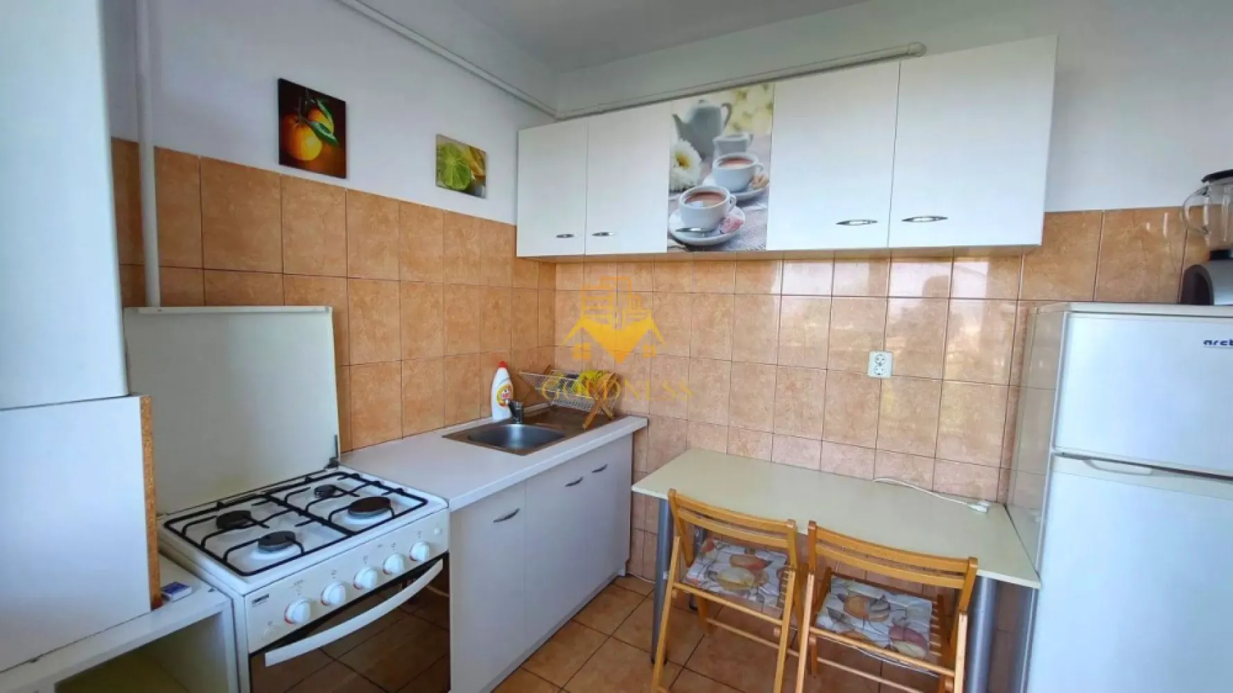 1 camera, modern, Observatorului, Zona Calea Turzii, Cartierul Zorilor - GOLDNESS Imobiliare vă propune spre închiriere un apartament cu 1 camer1 complet mobilat și utilat, la etajul 2 într-un imobil de 5 etaje, în cartierul Zorilor, aproape de Sigma Shopping Center. 

Apartamentul este compartimentat astfel:
 - dormitor cu pat matrimonial, dressing, noptiere, birou

 - bucatarie complet utilată, loc de servit masa 

 - baie cu dus, calorifer port prosop inox și dulap pentru depozitare.

 - balcon de 4 mp.

Imobilul este dotat cu toate cele necesare- centrală proprie, mașină de spălat haine, frigider, aragaz, etc. 

Se află în apropierea stațiilor de transport în comun, magazine, restaurante, spații verzi, farmacii, etc. 

Posibilitate de parcare la liber!

Dacă sunteți interesați de acest apartament și doriți să îl vizionați, dar și pentru alte oferte sau detalii nu ezitați să ne contactați telefonic sau prin e-mail. Vă stăm la dispoziție!