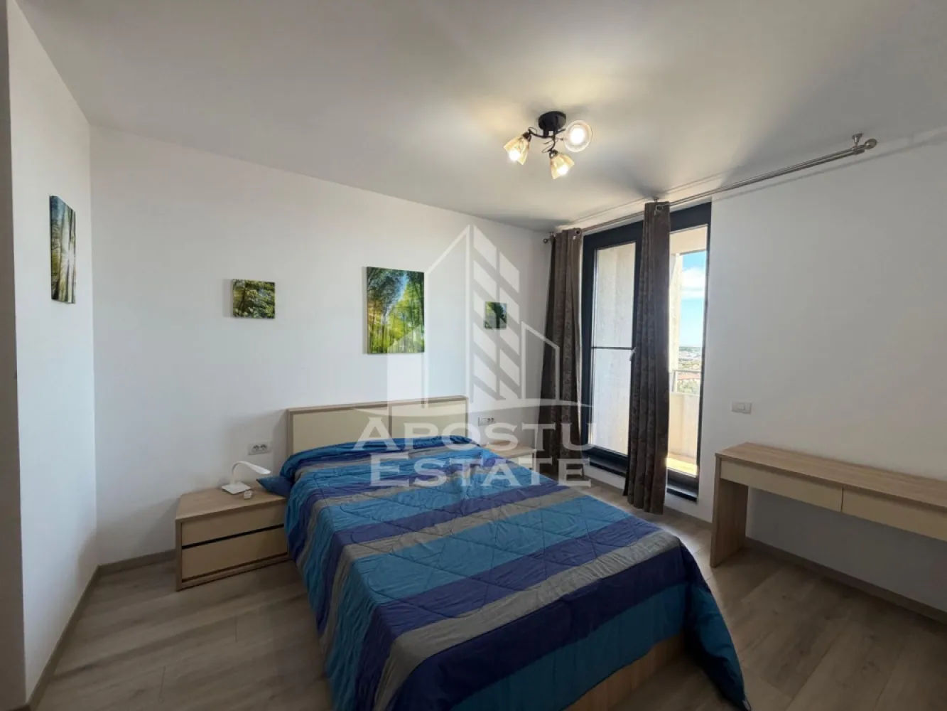 Apartament cu 3 camere de inchiriat, Timisoara, zona Take Ionescu - Agentia imobiliara APOSTU ESTATE va propune spre inchiriere un apartament cu 3 camere, spatios si luminos, situat in zona Take Ionescu, o zona linistita si bine pozitionata din Timisoara, potrivit pentru cupluri sau studenti care isi doresc o locuinta unde sa se simta confortabil si cu acces facil catre scoli, statii de autobuz, supermarketuri , magazine de zona, parcuri.

Suprafata utila: 69 mp
Compartimentare eficienta:
-Hol de acces generos
-Bucatarie complet mobilata si utilata, cu loc de luat masa
-Living luminos si spatios
-Doua dormitoare mobilate
-Doua bai, una cu cada, una cu dus 

Confort si facilitati:
-Incalzirea apartamentului: centrala proprie
-Apartamentul este complet mobilat si utilat
-Nu se accepta animale de companie de catre proprietar

Localizare:
-Timis,Timisoara, zona Take Ionescu – acces facil spre magazine, supermarketul Lidl, scoli, parcuri si mijloace de transport in comun.

Ideal pentru:
-Cupluri
-Studenti

Disponibilitate: 10.07.2026
Pret chirie lunara: 800 Euro 
Programeaza o vizionare pentru a-ti putea imagina viitorul aici!
ID intern: CP3208116