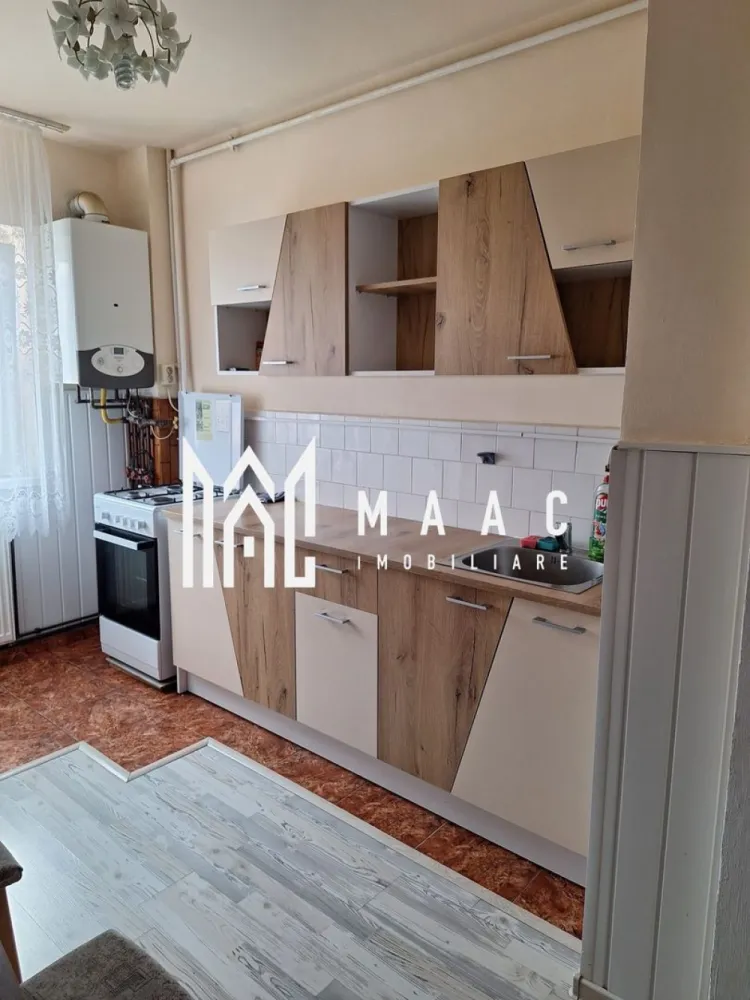 Apartament 3 camere | Etaj 4/10 | Bulevardul Mihai Viteazul - MAAC Imobiliare vă propune spre vânzare un apartament cu 3 camere, situat la etajul 4/10, intr-un bloc de pe Bulevardul Mihai Viteazul. Compartimentarea apartamentului: hol spațios, bucătărie mobilată / utilată, sufragerie semimobilată ( recent renovată, cu acces la balcon ), două dormitoare decomandate ( recent renovate ), două băi ( una principală, dotată cu cadă și una de serviciu ), balcon deschis, boxă pentru depozitare. Ideala atât pentru reședință, cât și pentru investiție. În imediata apropiere se regăsesc magazine alimentare, spații comerciale și transport public. Pentru mai multe detalii sau vizionări, vă rugăm să specificați telefonic că sunteți interesat/ă de anunțul cu ID: CP2797848 . }}