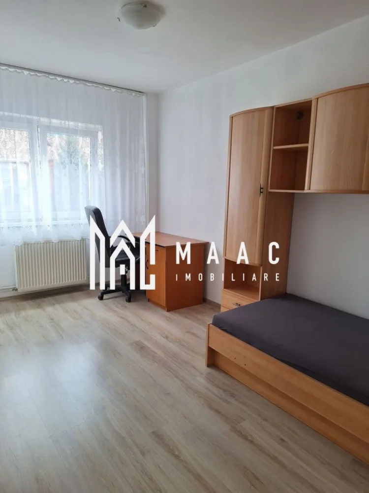 Apartament 3 camere | Etaj 4/10 | Bulevardul Mihai Viteazul - MAAC Imobiliare vă propune spre vânzare un apartament cu 3 camere, situat la etajul 4/10, intr-un bloc de pe Bulevardul Mihai Viteazul. Compartimentarea apartamentului: hol spațios, bucătărie mobilată / utilată, sufragerie semimobilată ( recent renovată, cu acces la balcon ), două dormitoare decomandate ( recent renovate ), două băi ( una principală, dotată cu cadă și una de serviciu ), balcon deschis, boxă pentru depozitare. Ideala atât pentru reședință, cât și pentru investiție. În imediata apropiere se regăsesc magazine alimentare, spații comerciale și transport public. Pentru mai multe detalii sau vizionări, vă rugăm să specificați telefonic că sunteți interesat/ă de anunțul cu ID: CP2797848 . }}