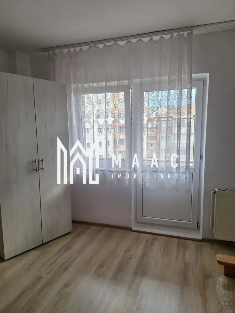 Apartament 3 camere | Etaj 4/10 | Bulevardul Mihai Viteazul - MAAC Imobiliare vă propune spre vânzare un apartament cu 3 camere, situat la etajul 4/10, intr-un bloc de pe Bulevardul Mihai Viteazul. Compartimentarea apartamentului: hol spațios, bucătărie mobilată / utilată, sufragerie semimobilată ( recent renovată, cu acces la balcon ), două dormitoare decomandate ( recent renovate ), două băi ( una principală, dotată cu cadă și una de serviciu ), balcon deschis, boxă pentru depozitare. Ideala atât pentru reședință, cât și pentru investiție. În imediata apropiere se regăsesc magazine alimentare, spații comerciale și transport public. Pentru mai multe detalii sau vizionări, vă rugăm să specificați telefonic că sunteți interesat/ă de anunțul cu ID: CP2797848 . }}