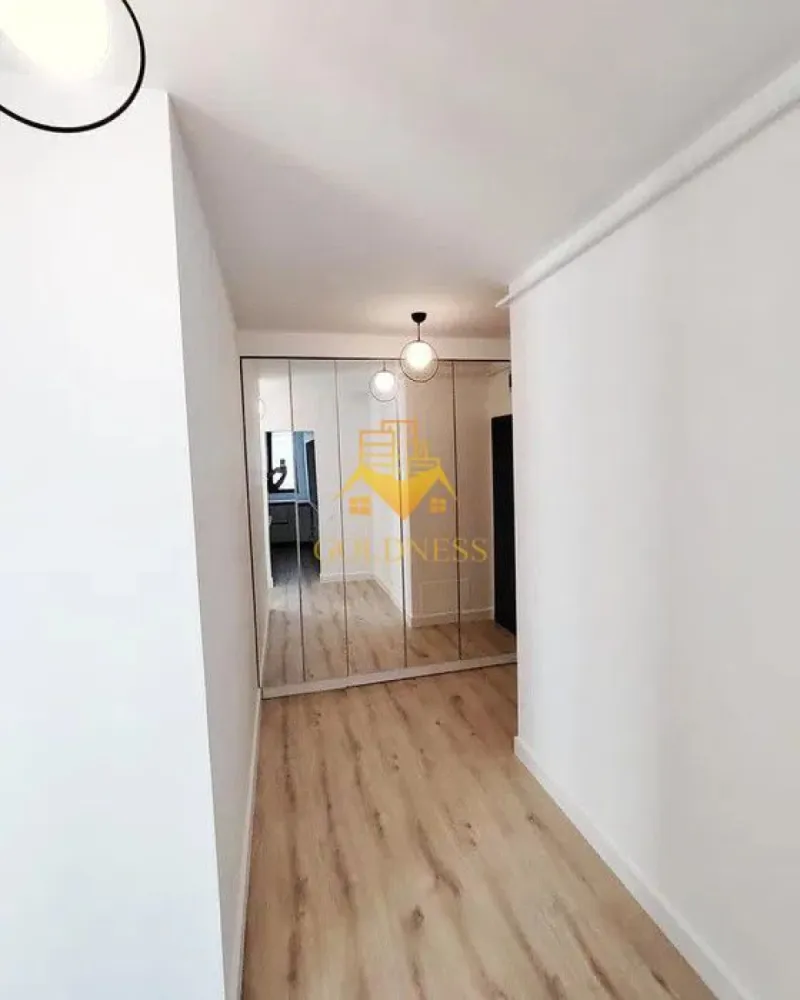 2 Camere de Lux, Park Lake, Parcare, Intre Lacuri, Iulius Mall, FSEGA - GOLDNESS Imobiliare vă propune spre închiriere un apartament cu 2 camere complet mobilat și utilat, la etajul 10 într-un imobil de 10 etaje, în cartierul Intre Lacuri. Apartamentul este compartimentat astfel:
 - dormitor cu pat matrimonial, dressing, noptiere
 - living cu canapea extensibila, spatii de depozitare, aer conditionat, TV
 - bucatarie complet dotata si echipata cu plita electrica, masina de spalat vase
 - baie cu caba de dus, calorifer port prosop inox și dulap pentru depozitare.
 - terasa de 11 mp.

Imobilul este dotat cu toate cele necesare- centrală proprie, mașină de spălat haine, frigider, plită electrică, hotă, TV, etc. 
Se află în apropierea stațiilor de transport în comun, magazine, restaurante, spații verzi, farmacii, etc. 
Dispune de loc de parcare subteran!

Dacă sunteți interesați de acest apartament și doriți să îl vizionați, dar și pentru alte oferte sau detalii nu ezitați să ne contactați telefonic sau prin e-mail - goldnessimobiliare@gmail.com. Vă stăm la dispoziție!