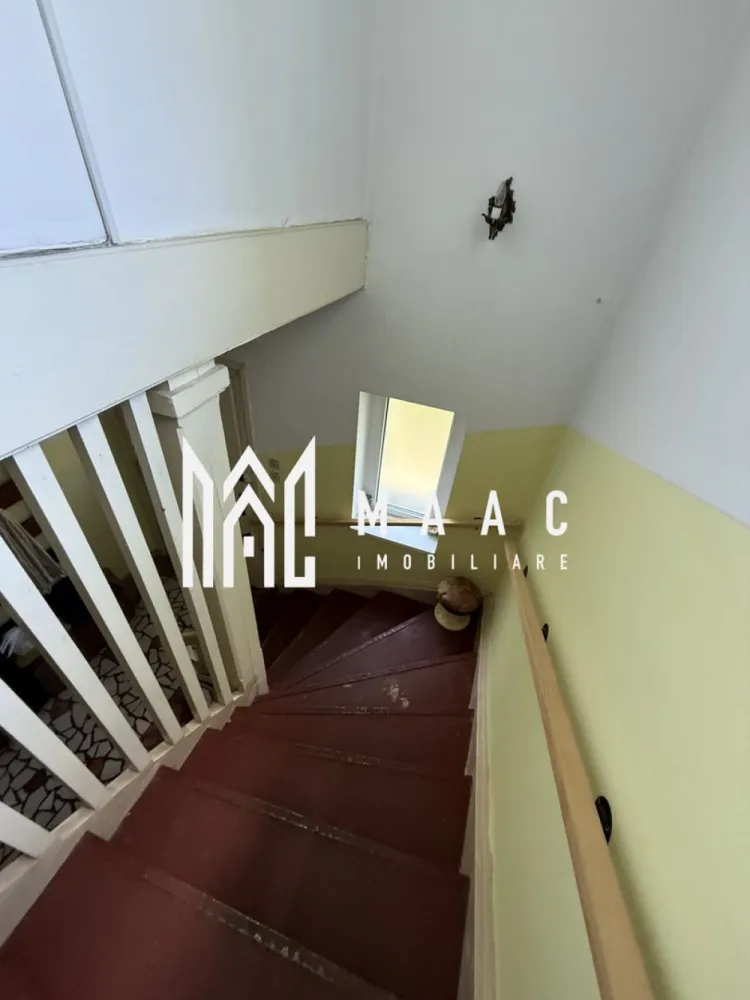 Casă de vânzare Sibiu | 4 camere | Central, 200 mp, teren 777 mp - Casă individuală cu 4 camere în zona Centrală din Sibiu, cu 200 mp utili și teren de 777 mp, potrivită pentru cei care caută spațiu generos, curte și garaj dublu într-o poziție centrală.

Detalii proprietate:
• Suprafață utilă: 200 mp
• Teren: 777 mp, cu deschidere la șosea de 18 m
• Regim de înălțime: subsol, parter și etaj
• Compartimentare: 4 camere, 2 bucătării separate și 2 băi
• An construcție: 2008
• Subsol spațios, util pentru depozitare sau funcțiuni suplimentare
• Garaj separat cu 2 locuri, cu fundație realizată pentru posibilitatea unui nivel suplimentar

Proprietatea este amplasată în zona Centrală din Sibiu, într-un cadru care oferă intimitate, curte generoasă și acces rapid către punctele de interes din oraș. Terenul mare completează foarte bine spațiul interior și oferă flexibilitate pentru utilizarea curții.

Pentru mai multe detalii și programarea unei vizionări, contactați echipa MAAC Imobiliare și menționați Cod anunț CP3179436.

Conținut optimizat cu AI, aprobat de agent uman.