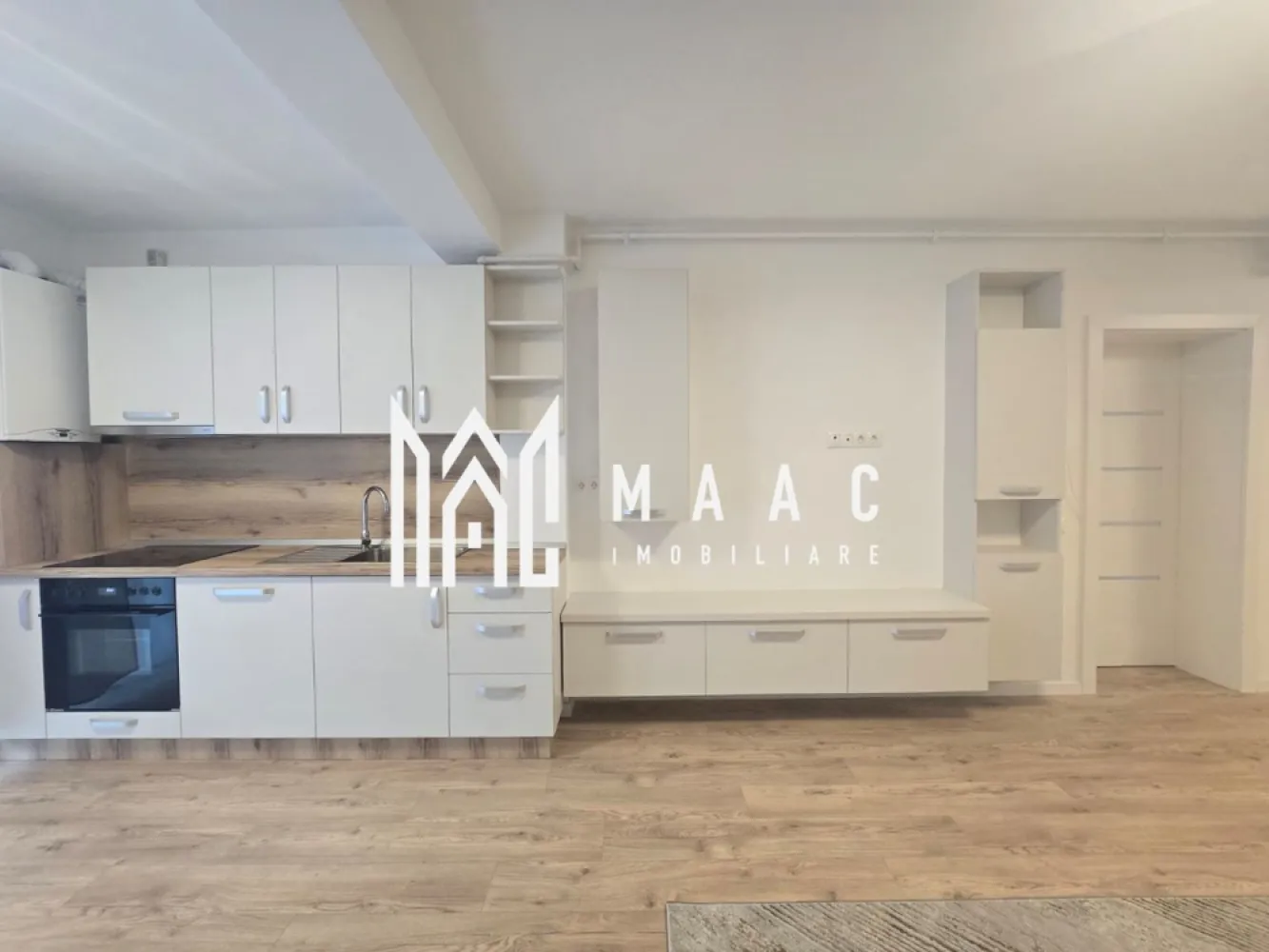 Apartament 2 camere nou | Modern | Balcon | Parcare - MAAC Imobiliare ofera spre inchiriere apartament de 2 camere, nou, complet mobilat si utilat, in zona de vest. mai exact in ansamblul rezidential DaVinci.

Locuinta are suprafata utila de 52mp si este alcatuita din hol, living open space cu bucatarie cu toate facilitatile, dormitor cu pat matrimonial, baie moderna si terasa de 18mp.

Apartamentul se afla la parterul inalt unui imobil cu regim de inaltime P+1+M, situat la intrarea in Sibiu, in cartierul rezidential DaVinci, care se remarca prin procentul ridicat de spatii verzi, constructii calitative si orientare Sudica la toate locuintele.

Se percepe o chirie in avans si garantie in cuantumul unei chirii lunare. Disponibilitate imediata.

Pentru mai multe detalii, specificati telefonic: CP3208400