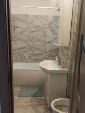 BRASADAS inchiriaza ap 3 cam etaj 8/10 Bld. Timisoara.