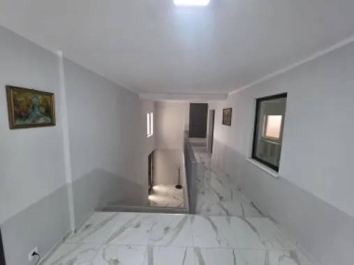 De vanzare hala+teren +2 apartamente la doar 7 km Bistrita