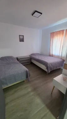 De vanzare hala+teren +2 apartamente la doar 7 km Bistrita