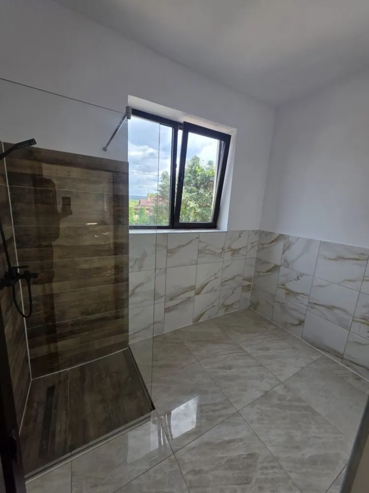 De vanzare hala+teren +2 apartamente la doar 7 km Bistrita