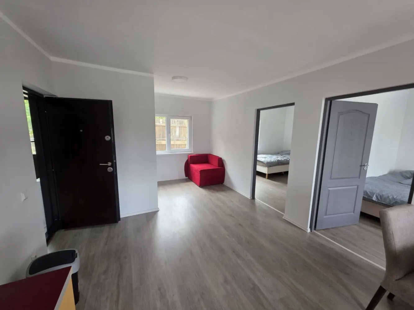 De vanzare hala+teren +2 apartamente la doar 7 km Bistrita