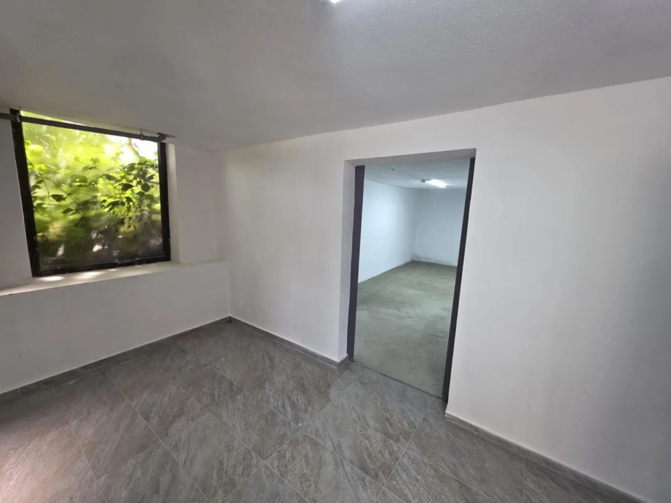 De vanzare hala+teren +2 apartamente la doar 7 km Bistrita