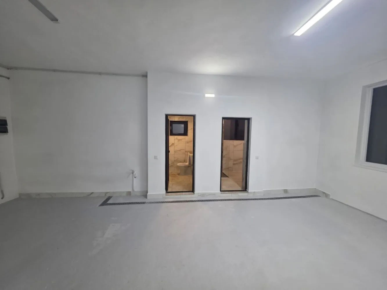 De vanzare hala+teren +2 apartamente la doar 7 km Bistrita