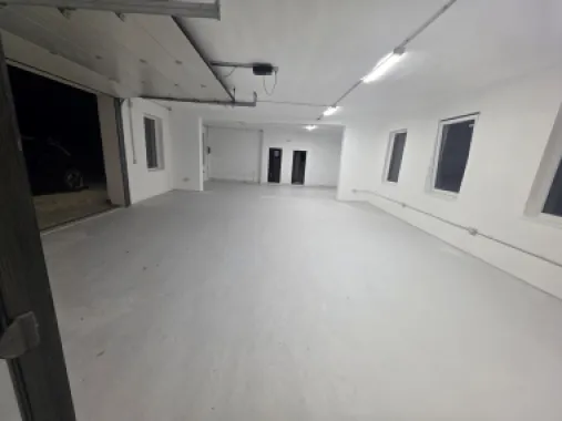 De vanzare hala+teren +2 apartamente la doar 7 km Bistrita